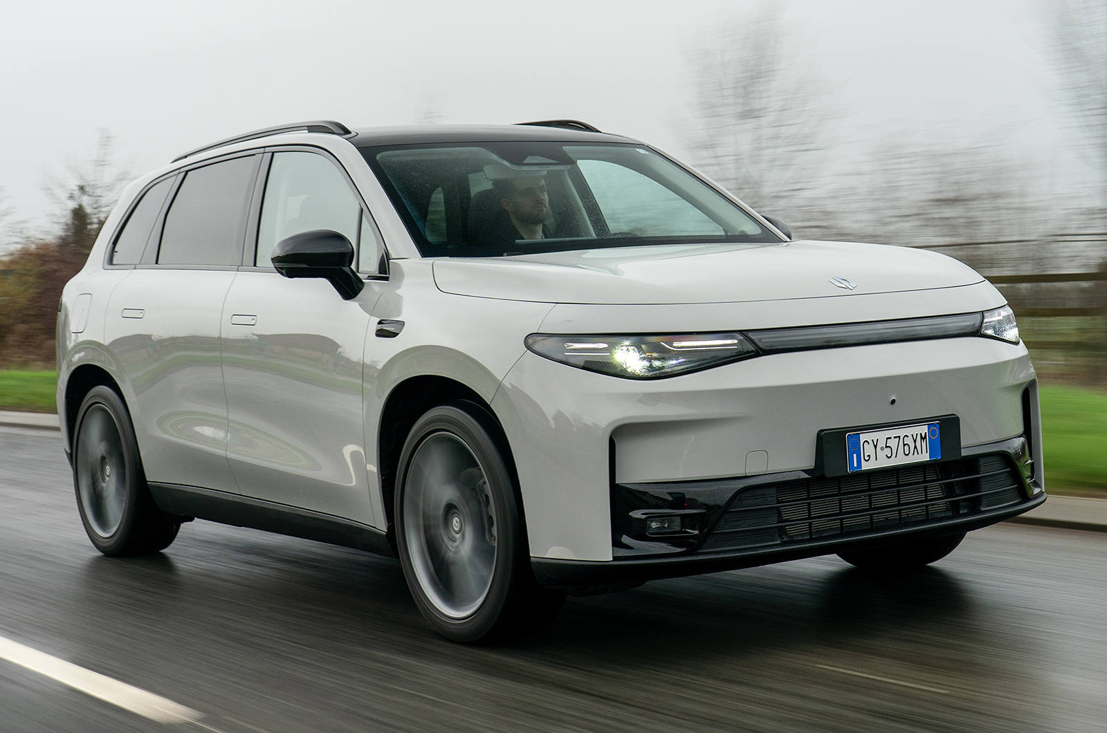 Leapmotor C10 Hybrid driving