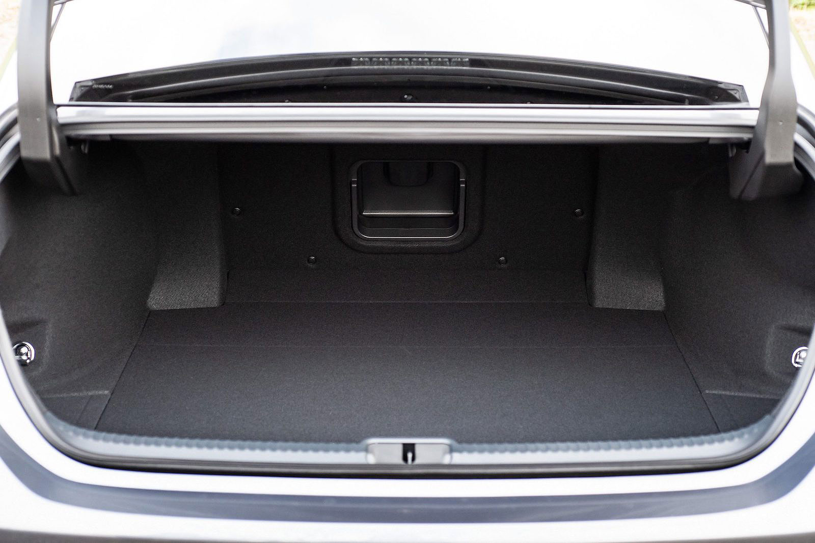 Lexus ES boot open