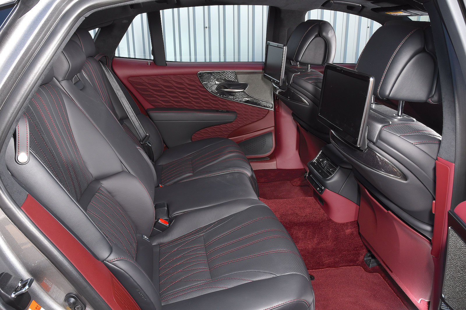 Lexus LS interior back seats