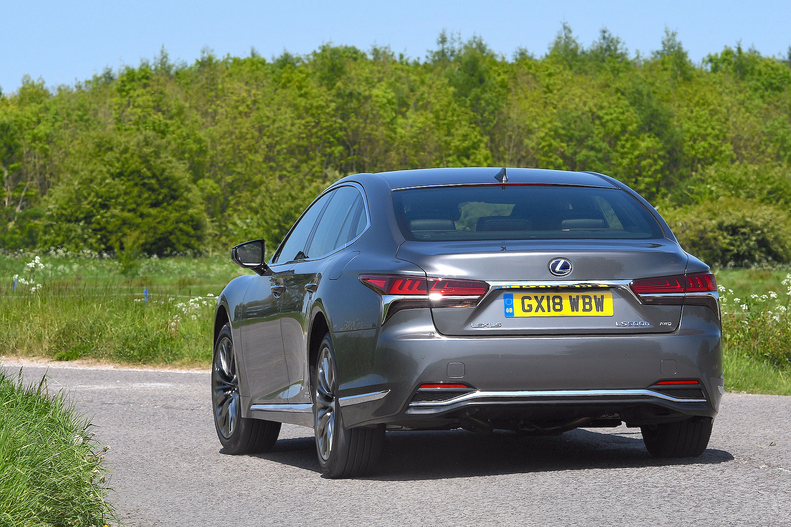 Lexus LS rear cornering
