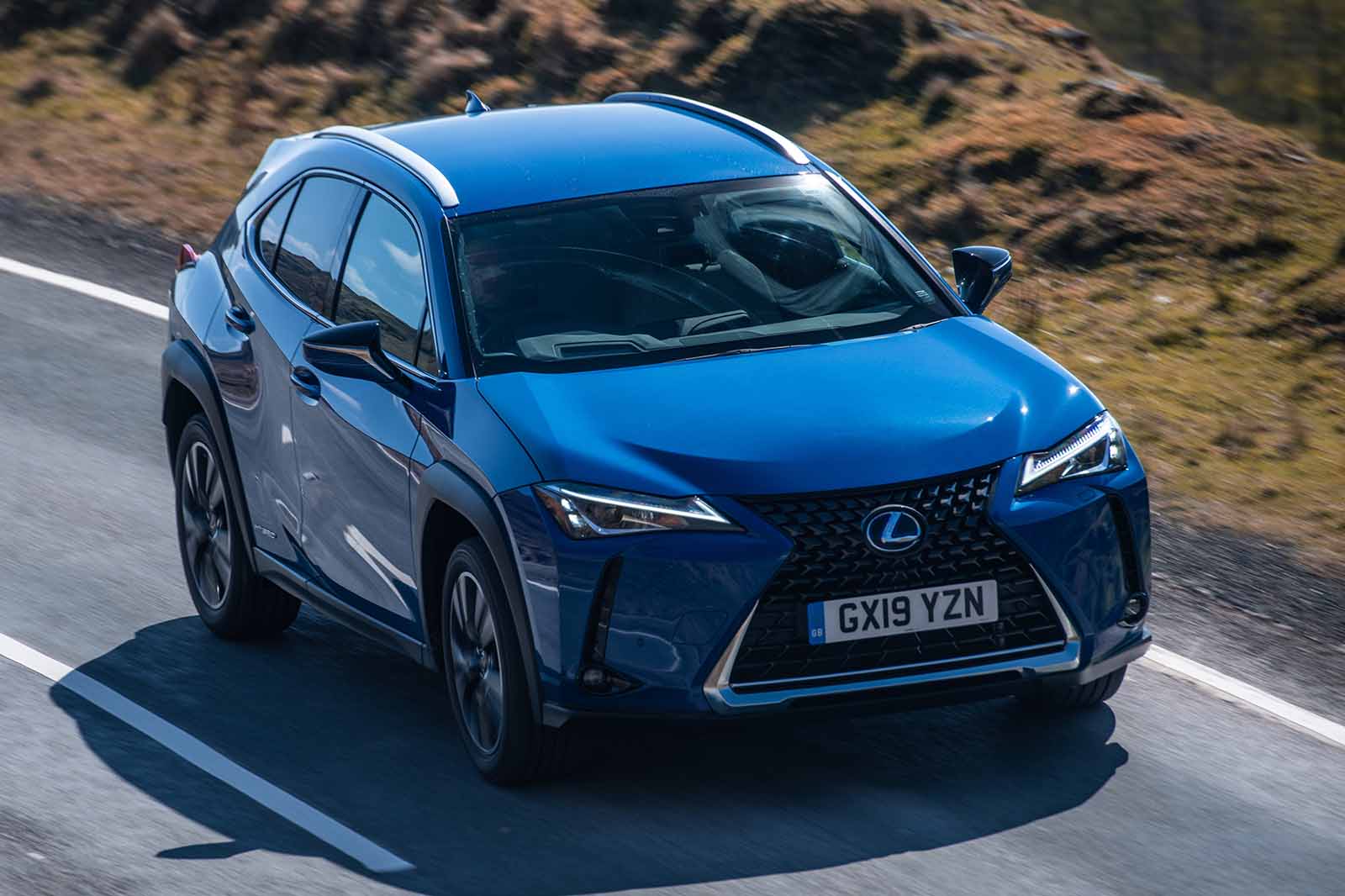 Lexus UX 2019 front tracking shot