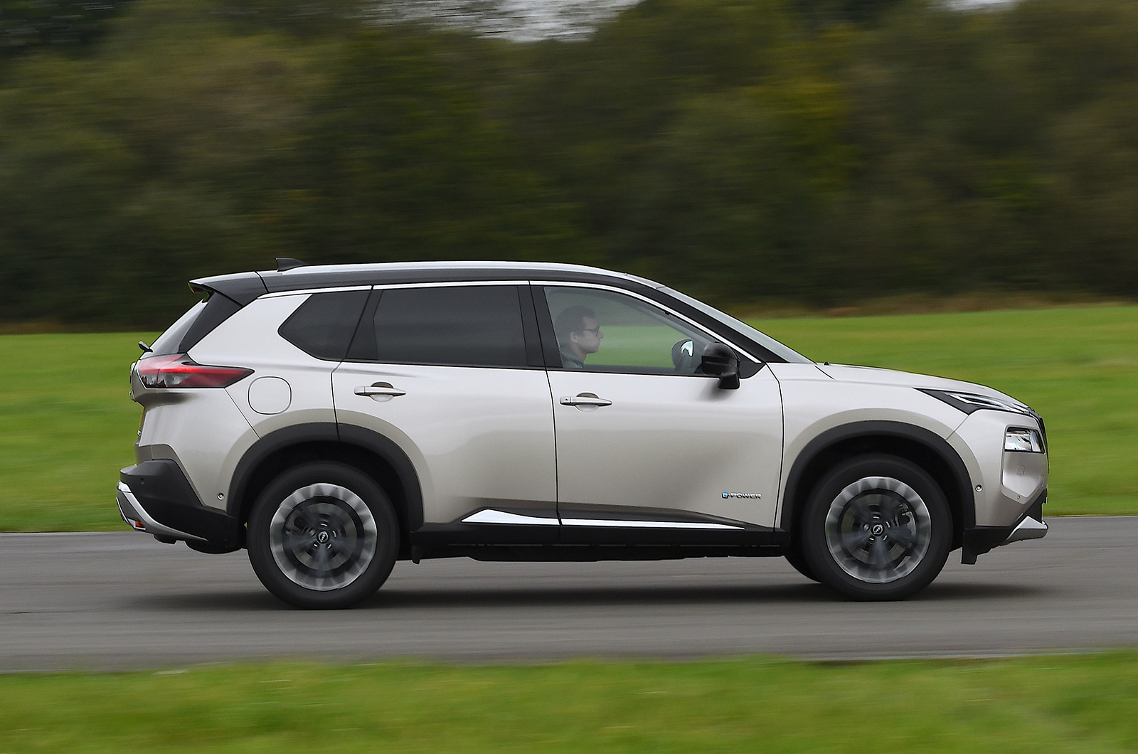 Long-term NIssan X-Trail side driving