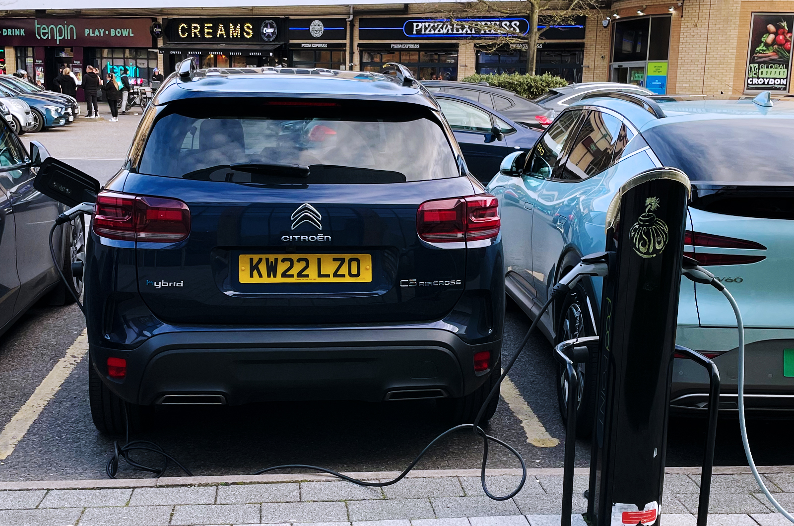 C5 Aircross at public charger