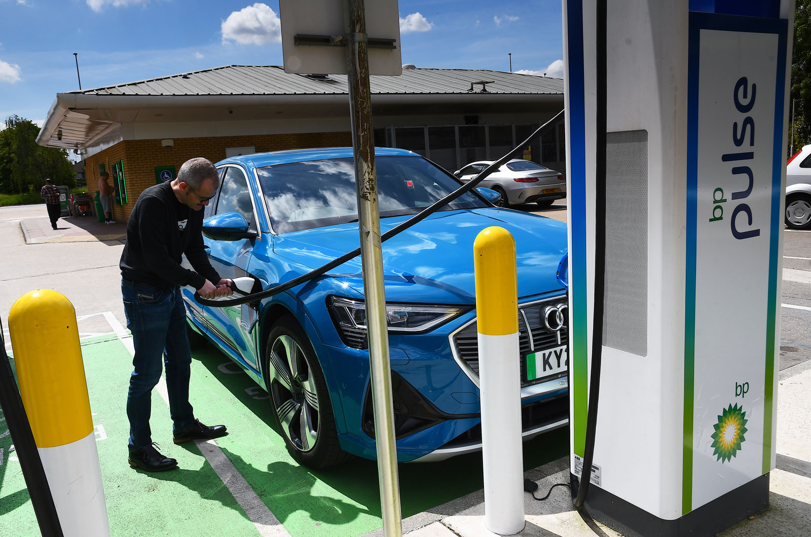 LT Audi E-tron Sportback charging