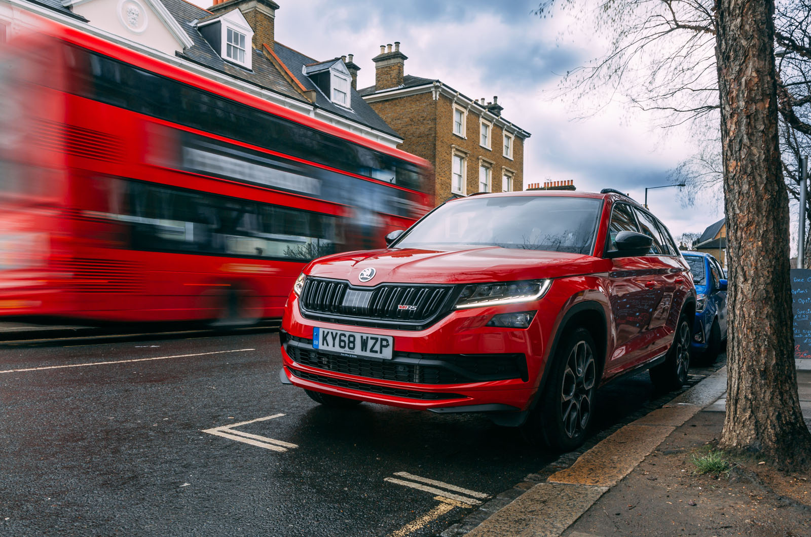 Skoda Kodiaq vRS with bus
