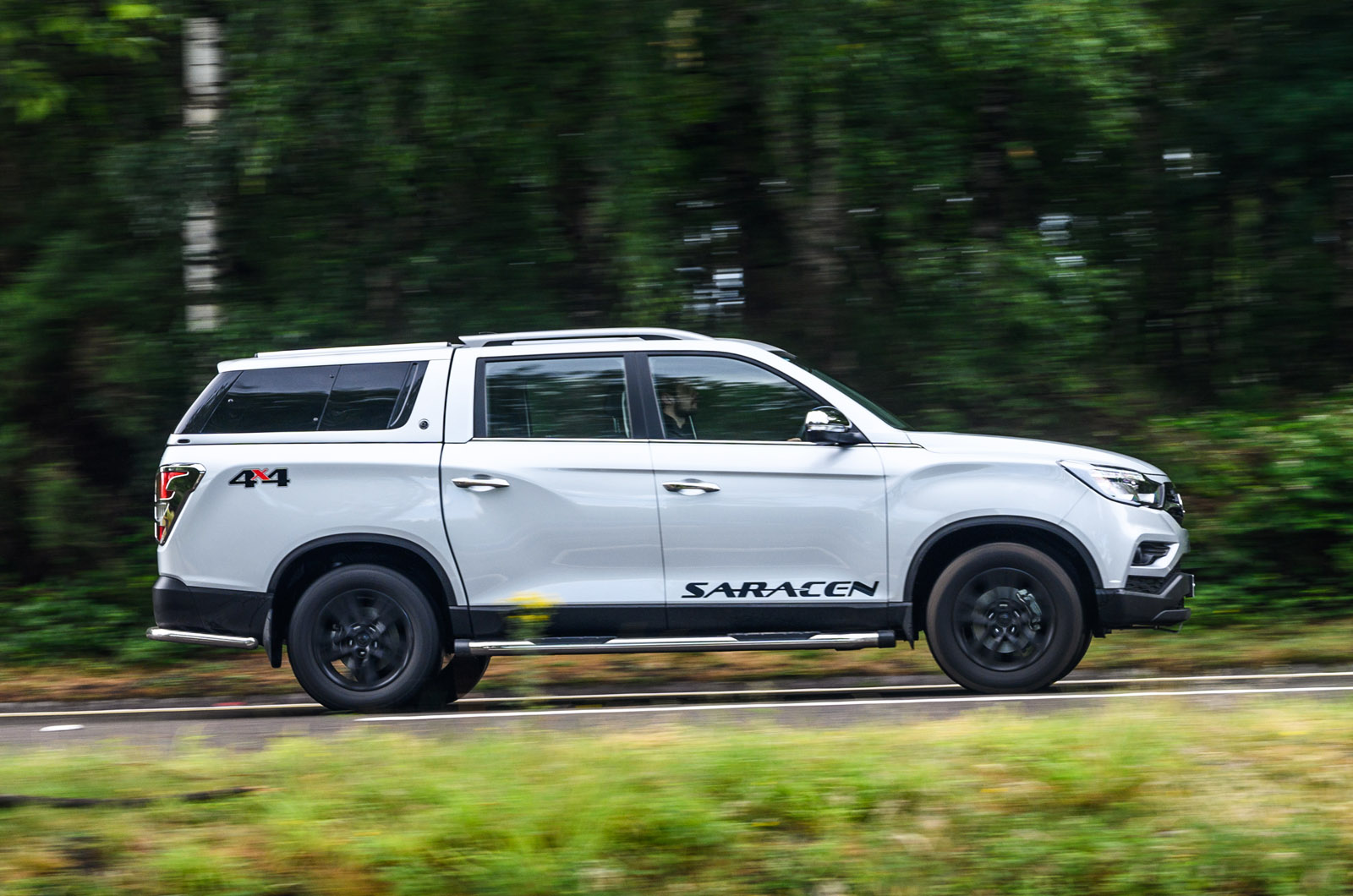 LT Ssangyong Musso side