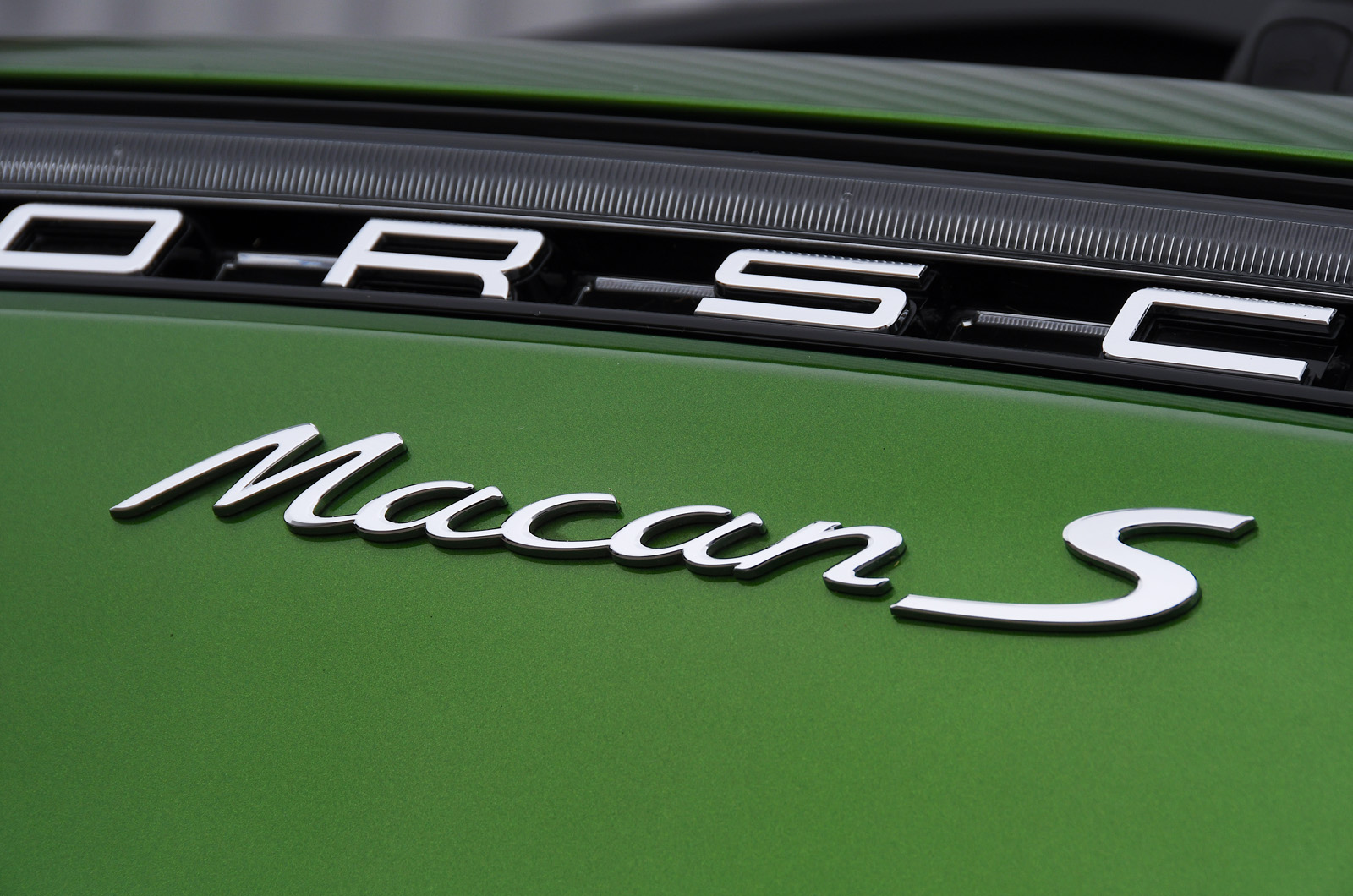 Porsche Macan S badge