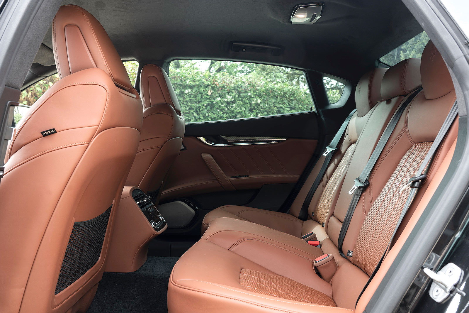 Maserati Quattroporte interior back seats