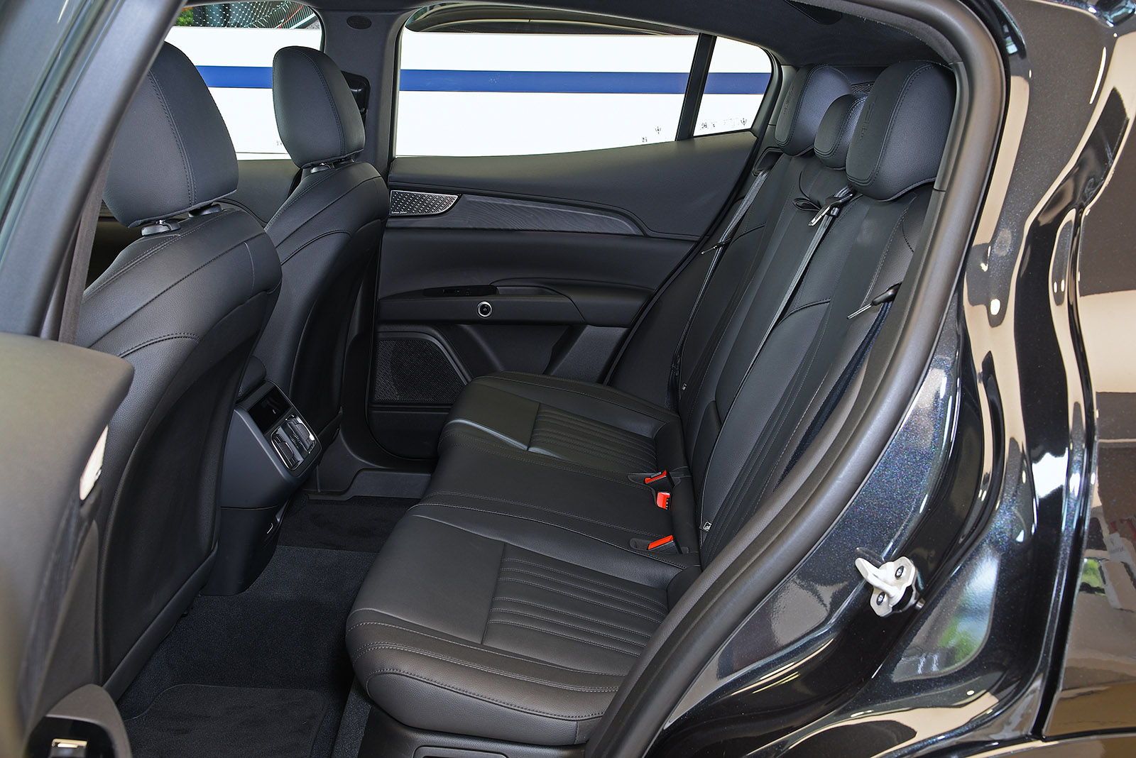 Maserati Grecale 2022 rear seats
