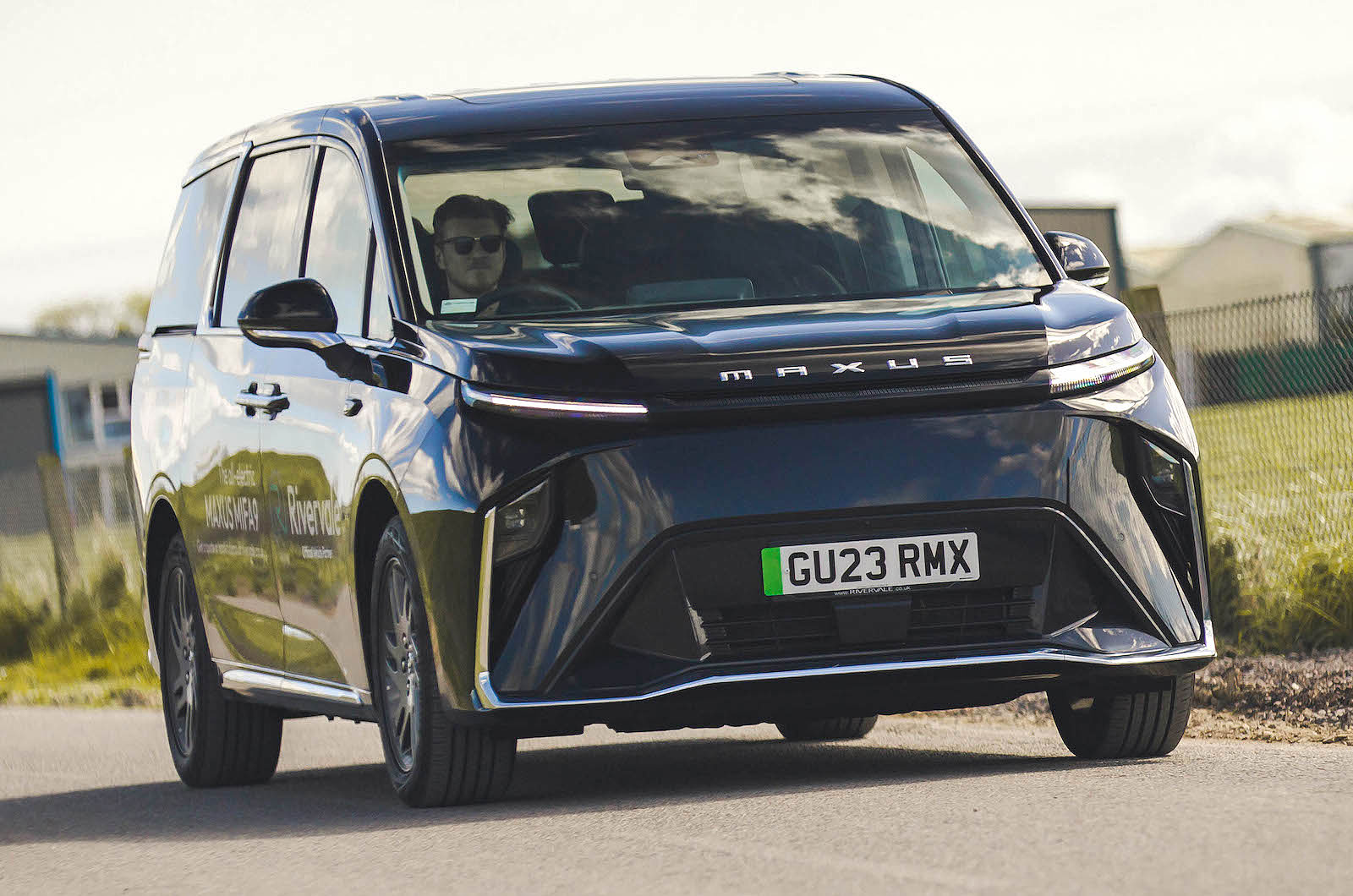 Maxus Mifa 9 front right driving