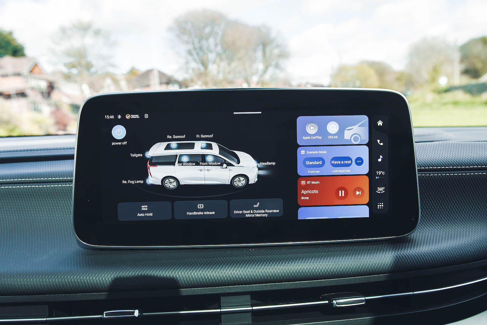 Maxus Mifa 9 infotainment touchscreen