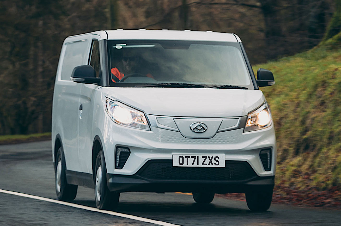 Maxus e Deliver 3 2022 front right tracking