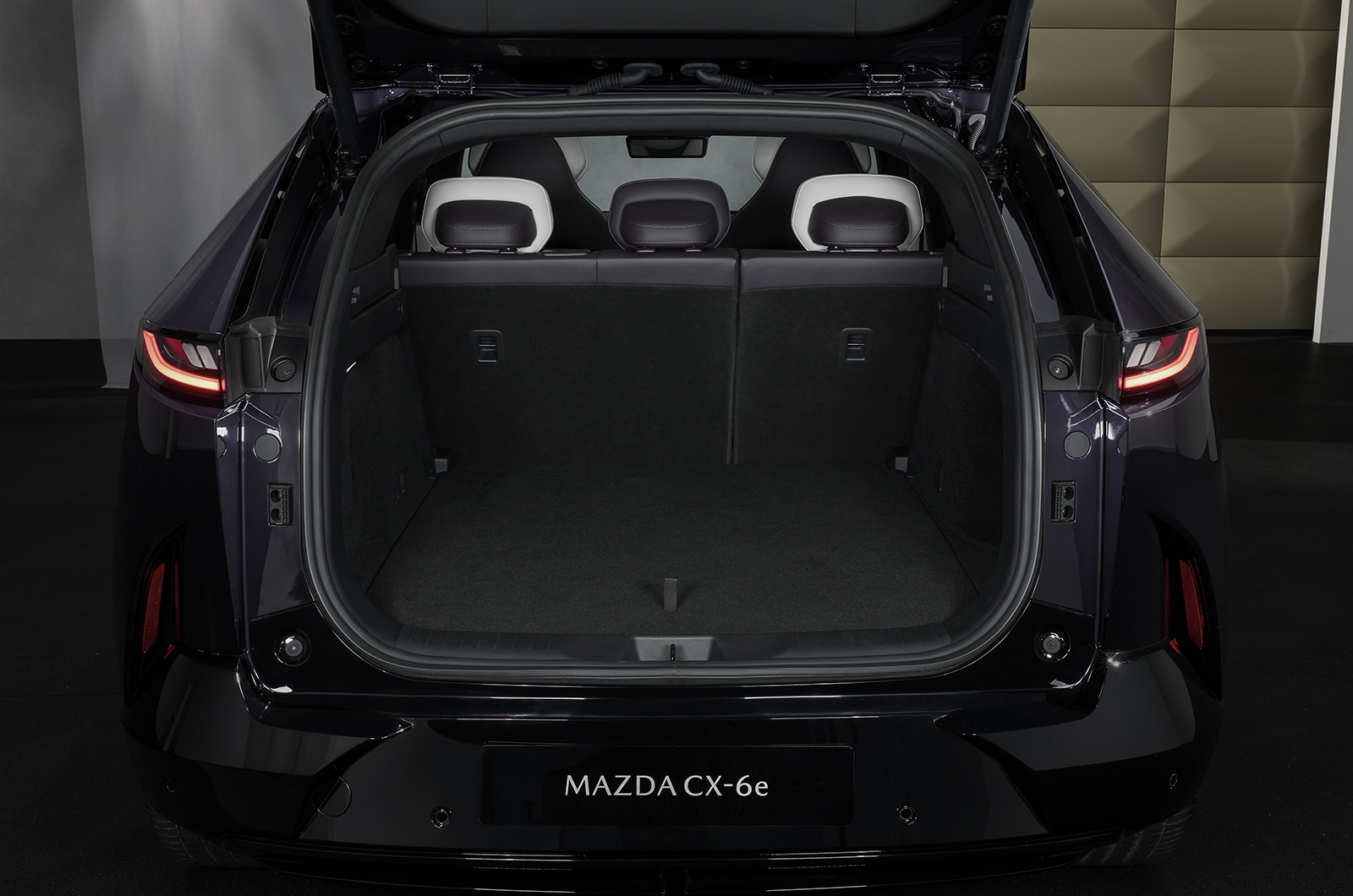 Mazda CX-6e boot space