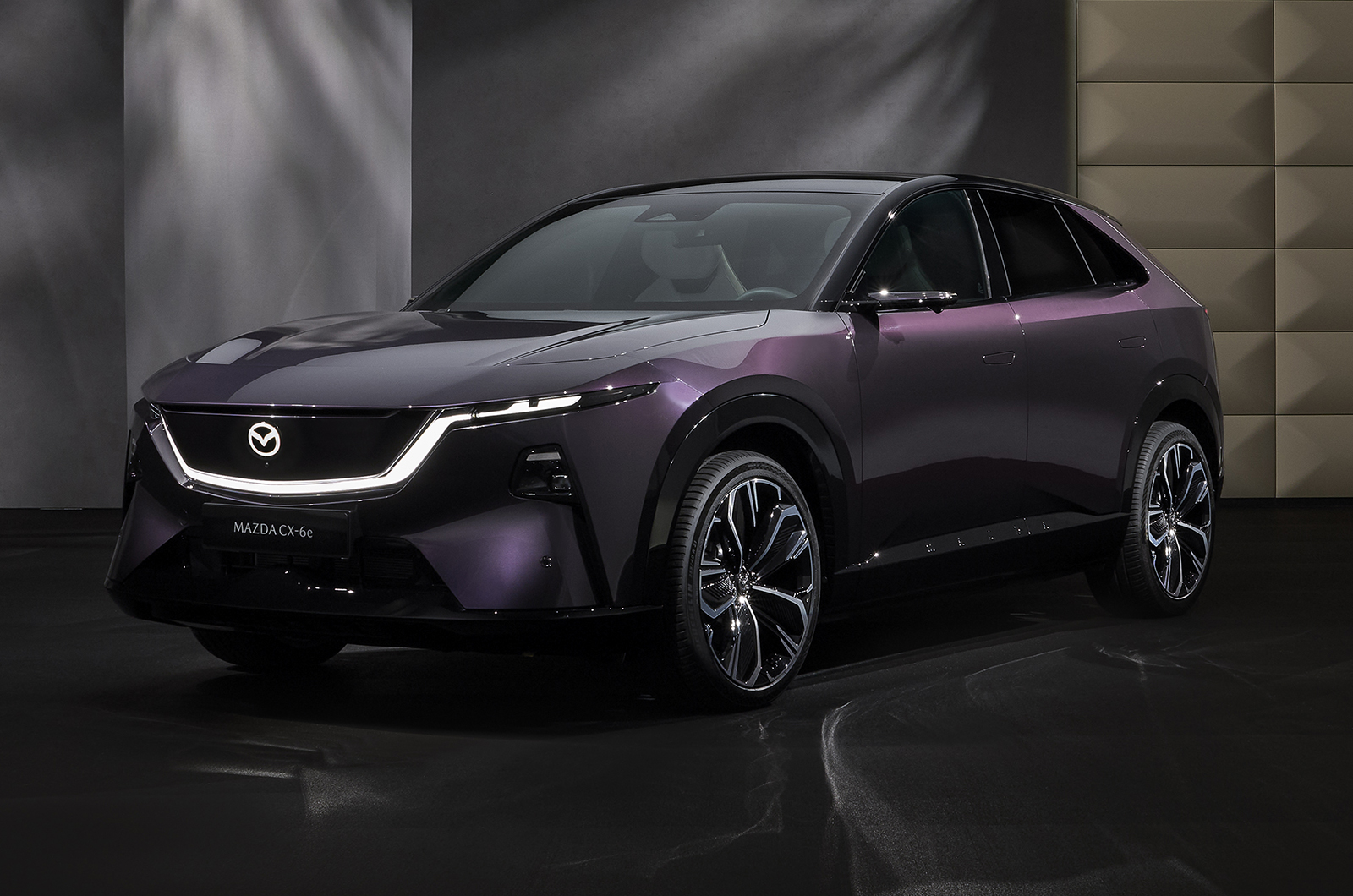 Mazda CX-6e front static