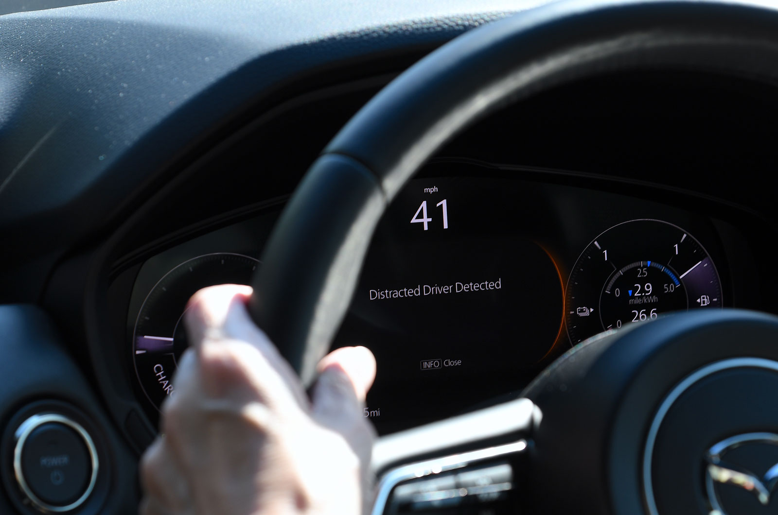 Mazda-CX-80-DMS-driving