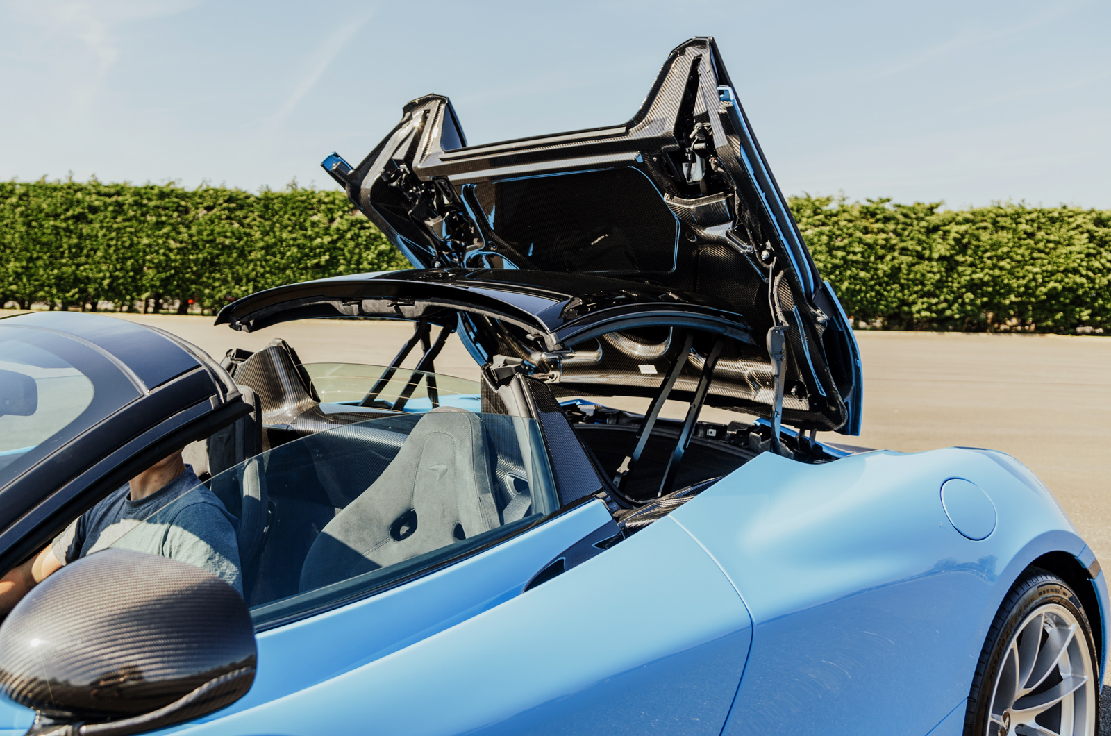 McLaren 720S Spider roof folding