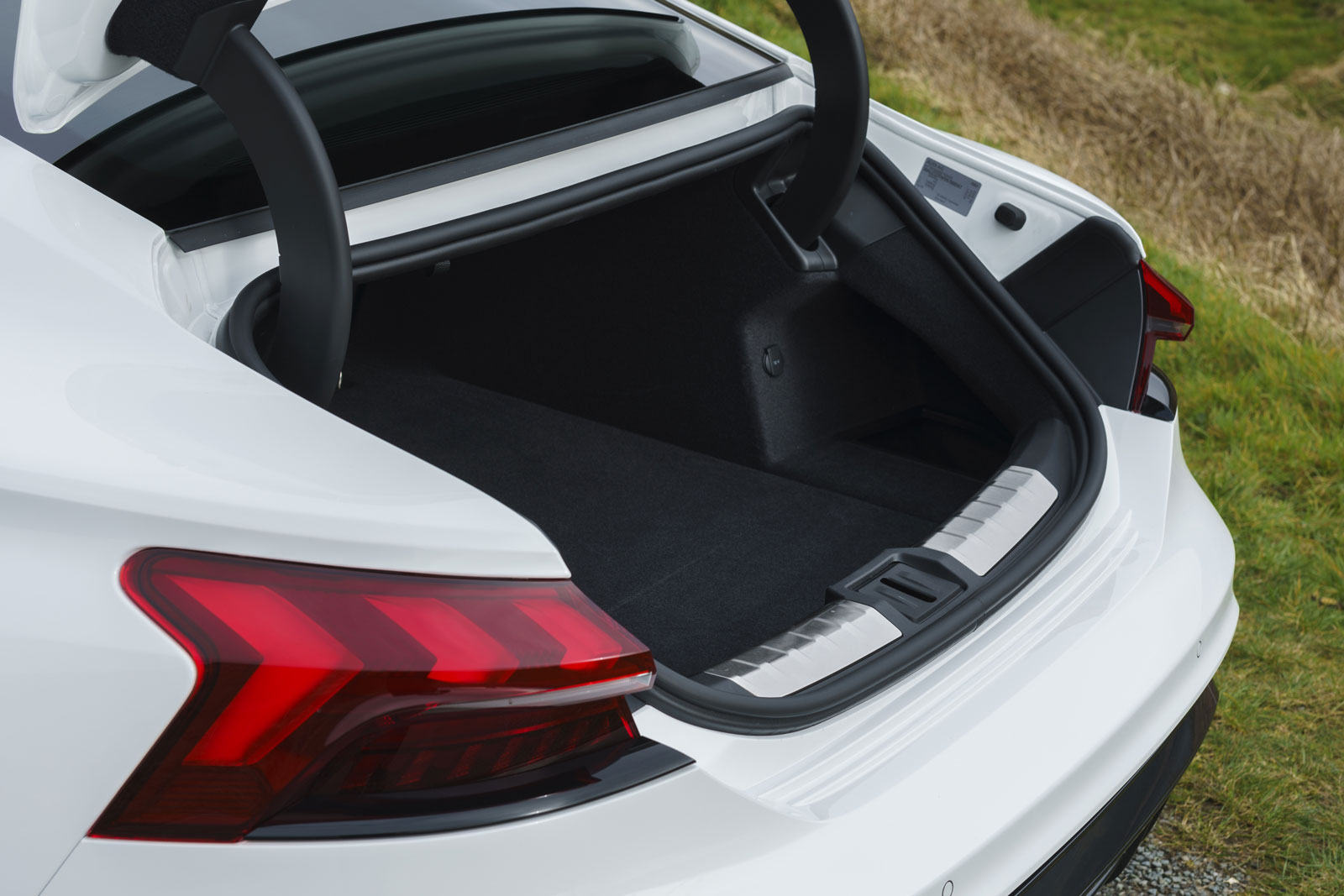 Audi e-tron GT 2021 boot open
