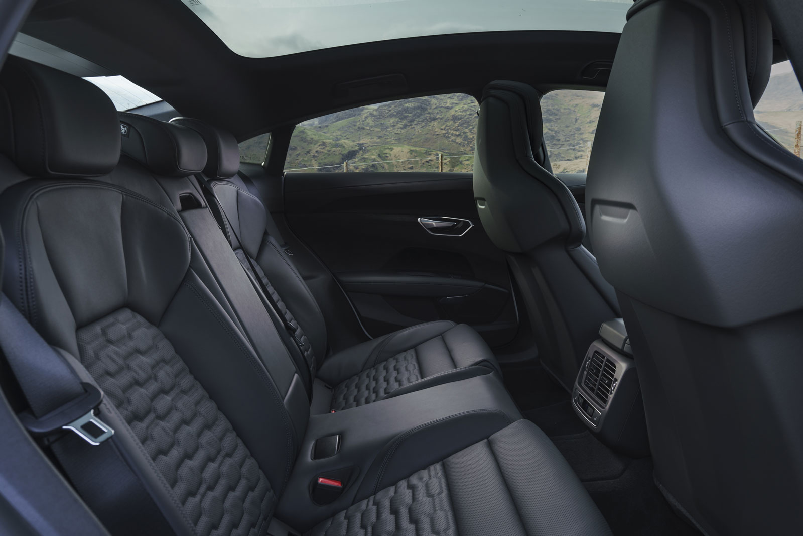 Audi e-tron GT 2021 interior rear seats