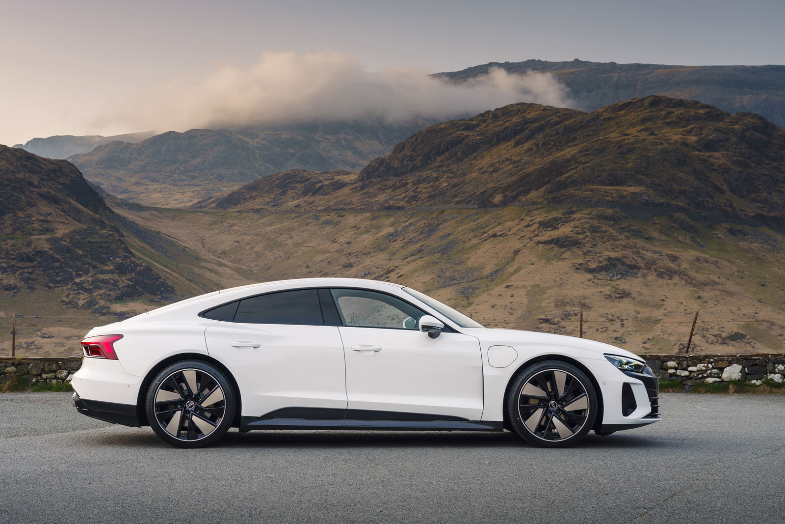 Audi e-tron GT 2021 right static