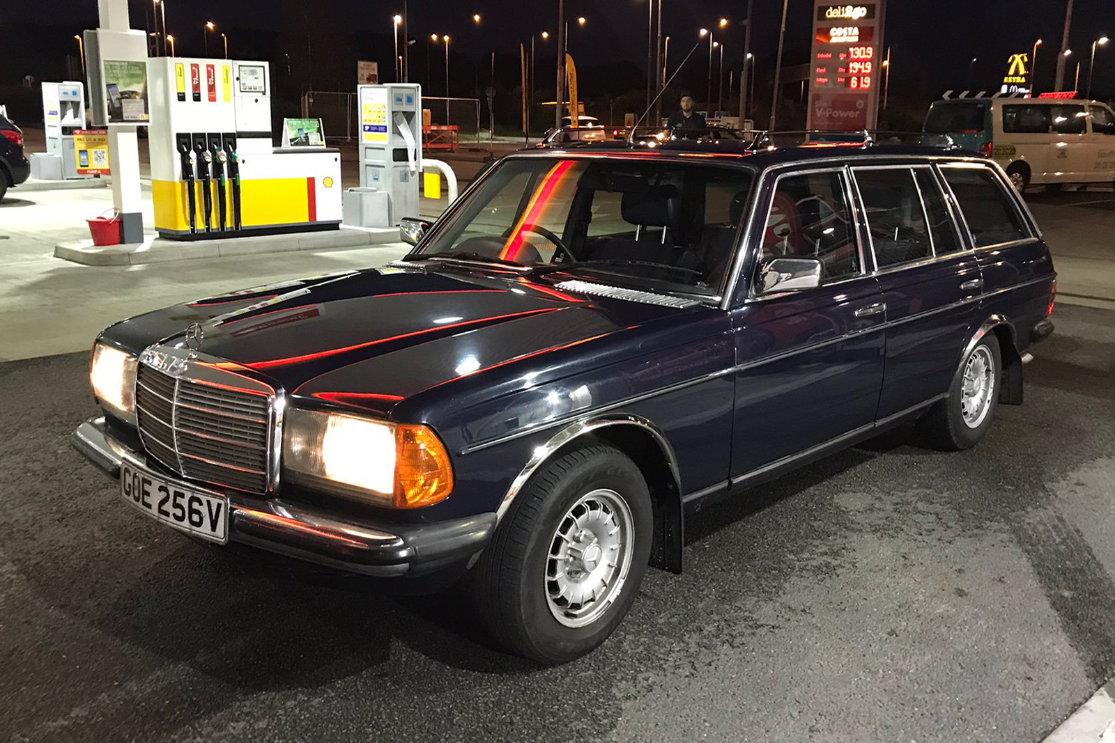 Mercedes 200T front left static 1982