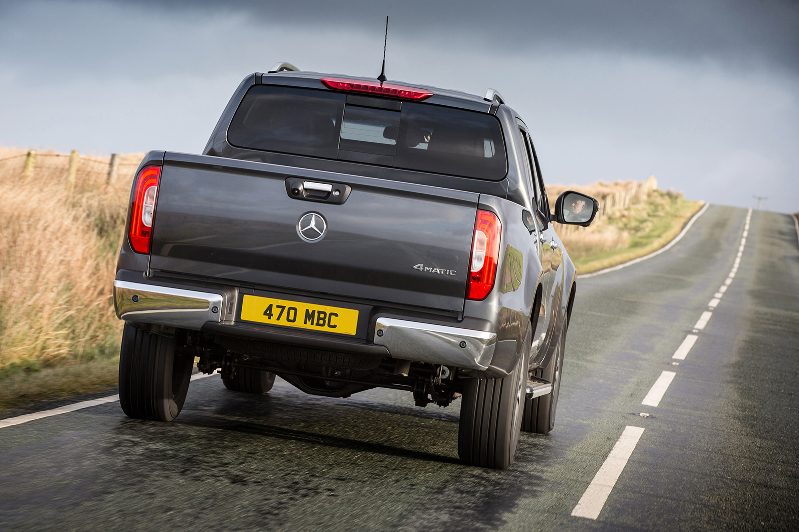 Mercedes-Benz X-Class 2019 rear tracking