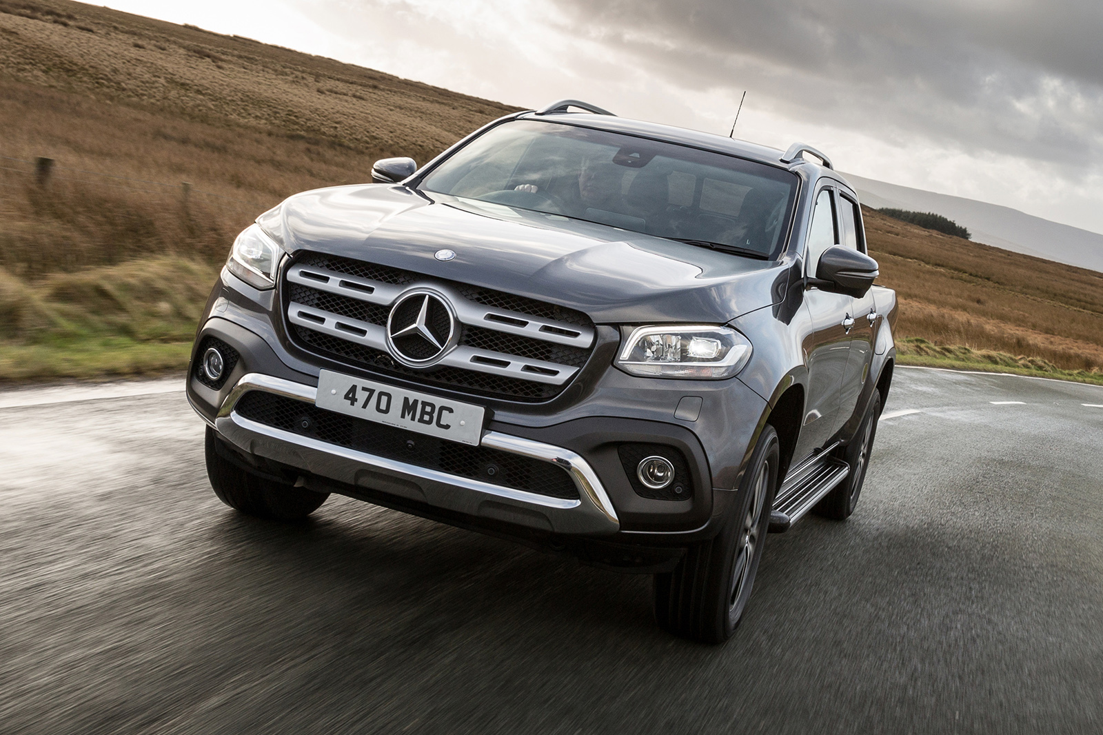 Mercedes-Benz X-Class 2019 front tracking