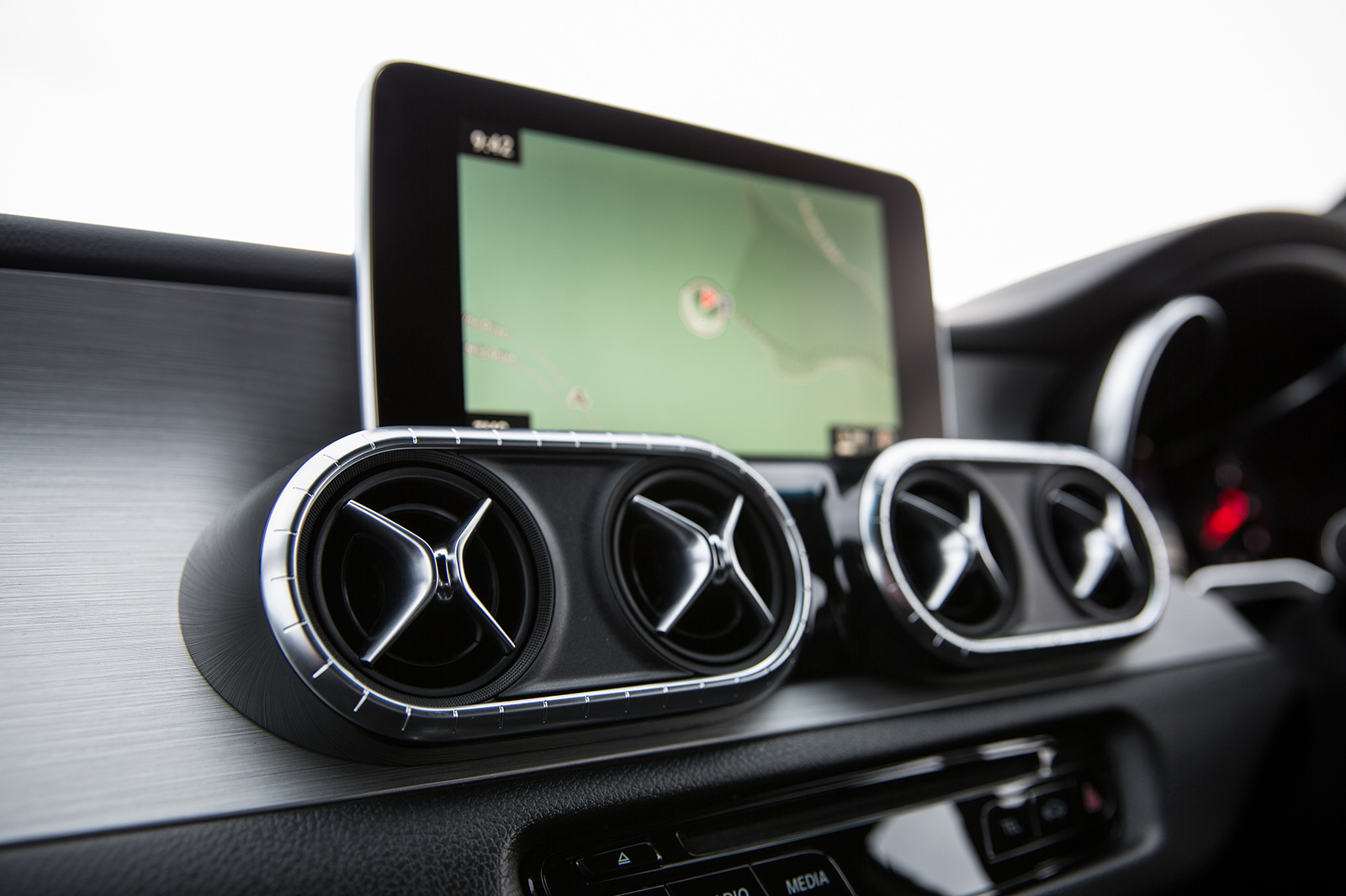 Mercedes-Benz X-Class 2019 infotainment