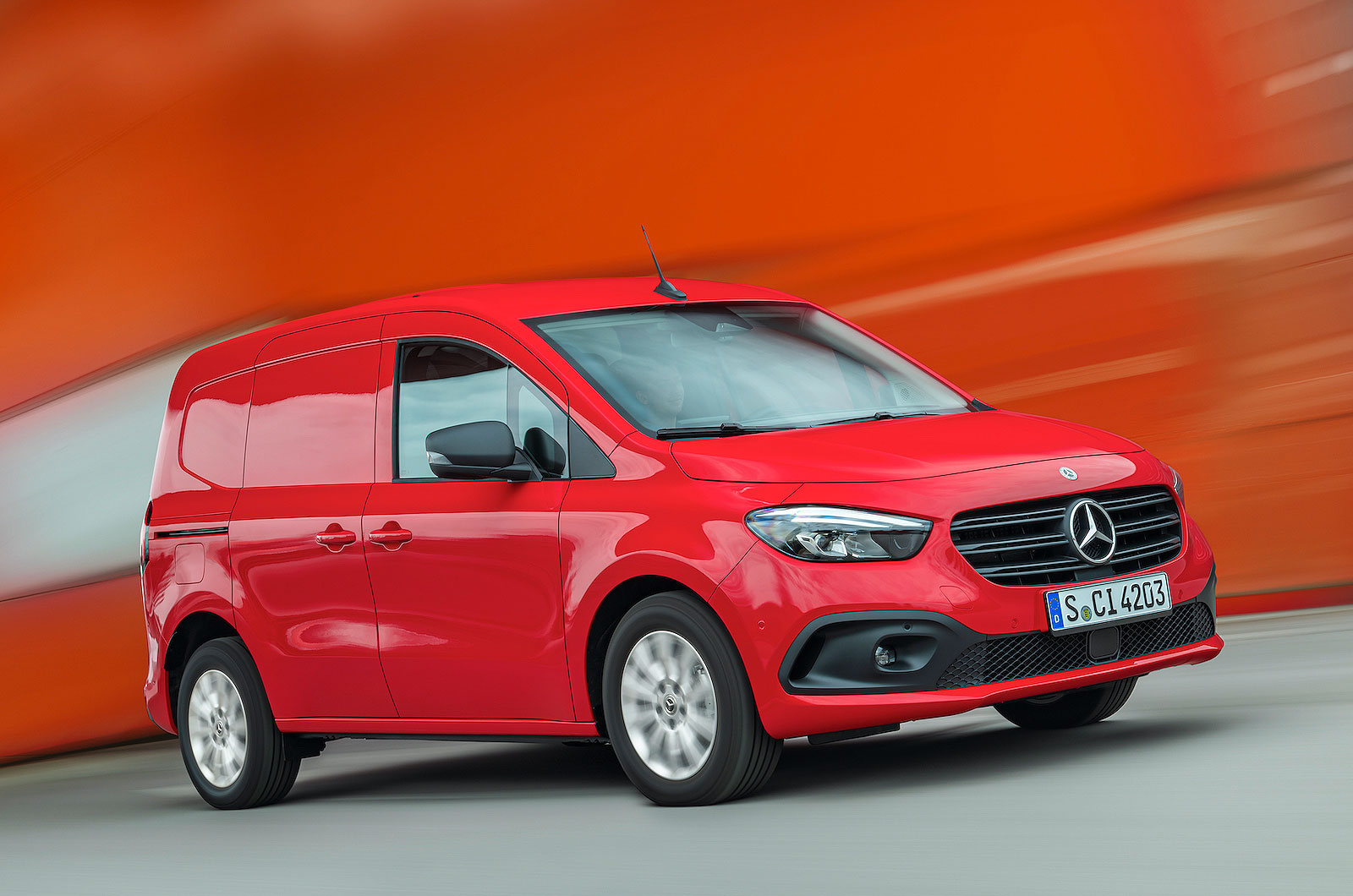 Mercedes Citan 2022 front right tracking