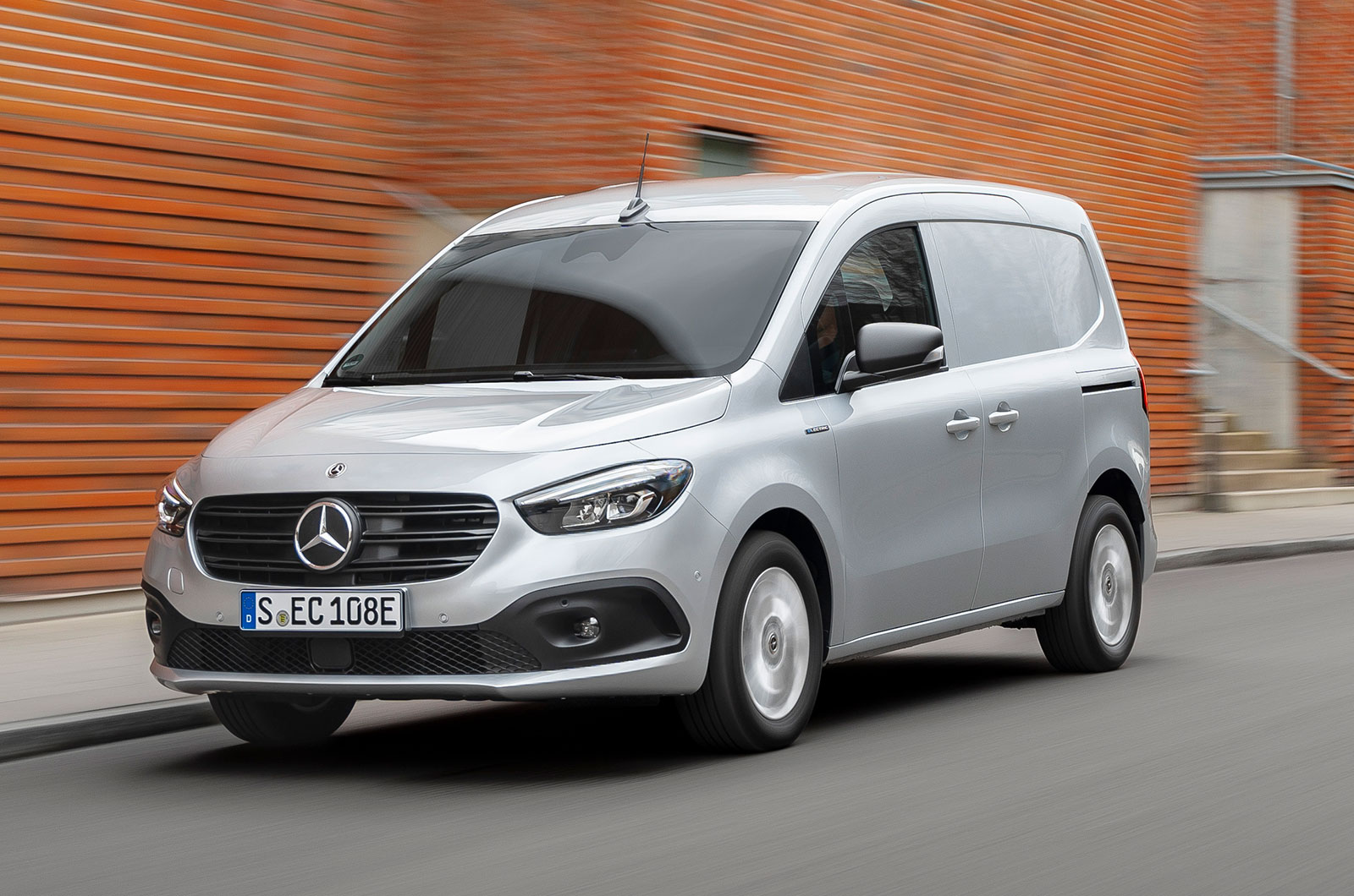 Mercedes eCitan front driving