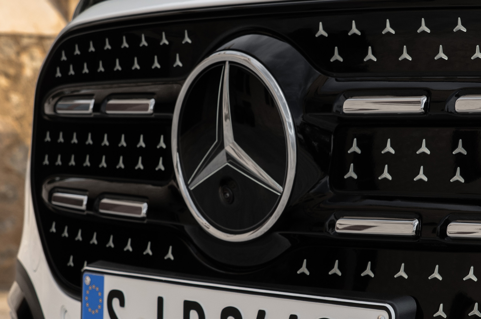 Mercedes GLB badge