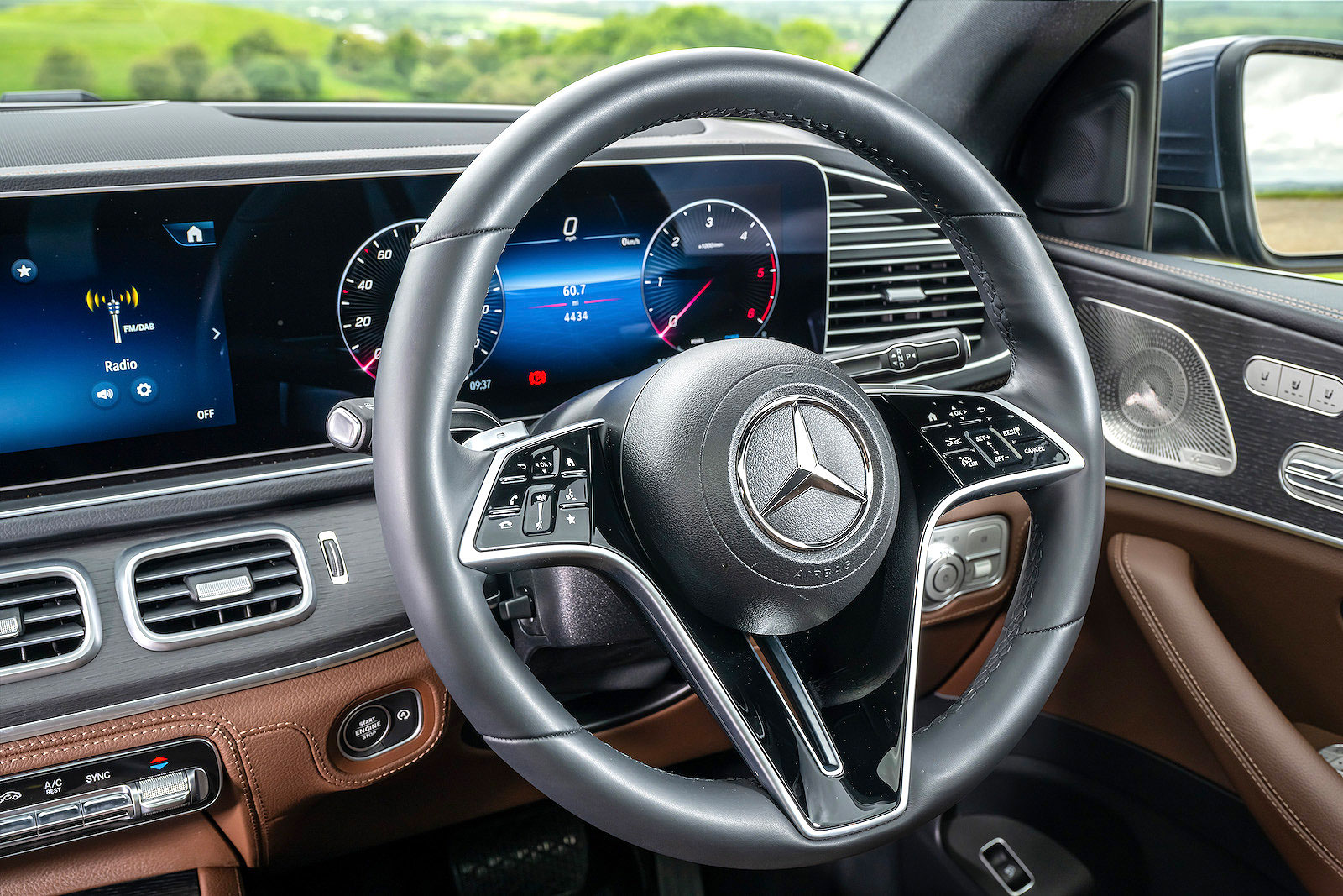 Mercedes GLE Coupé steering wheel and screen