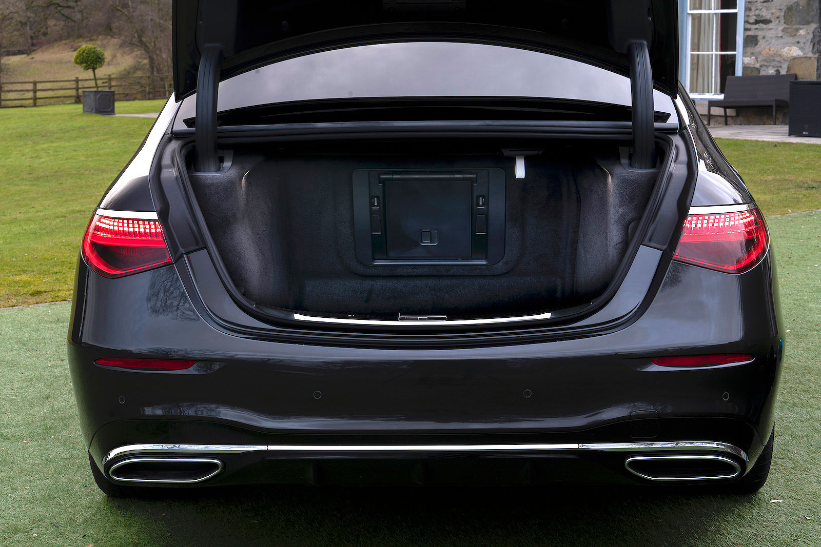 Mercedes S-Class boot