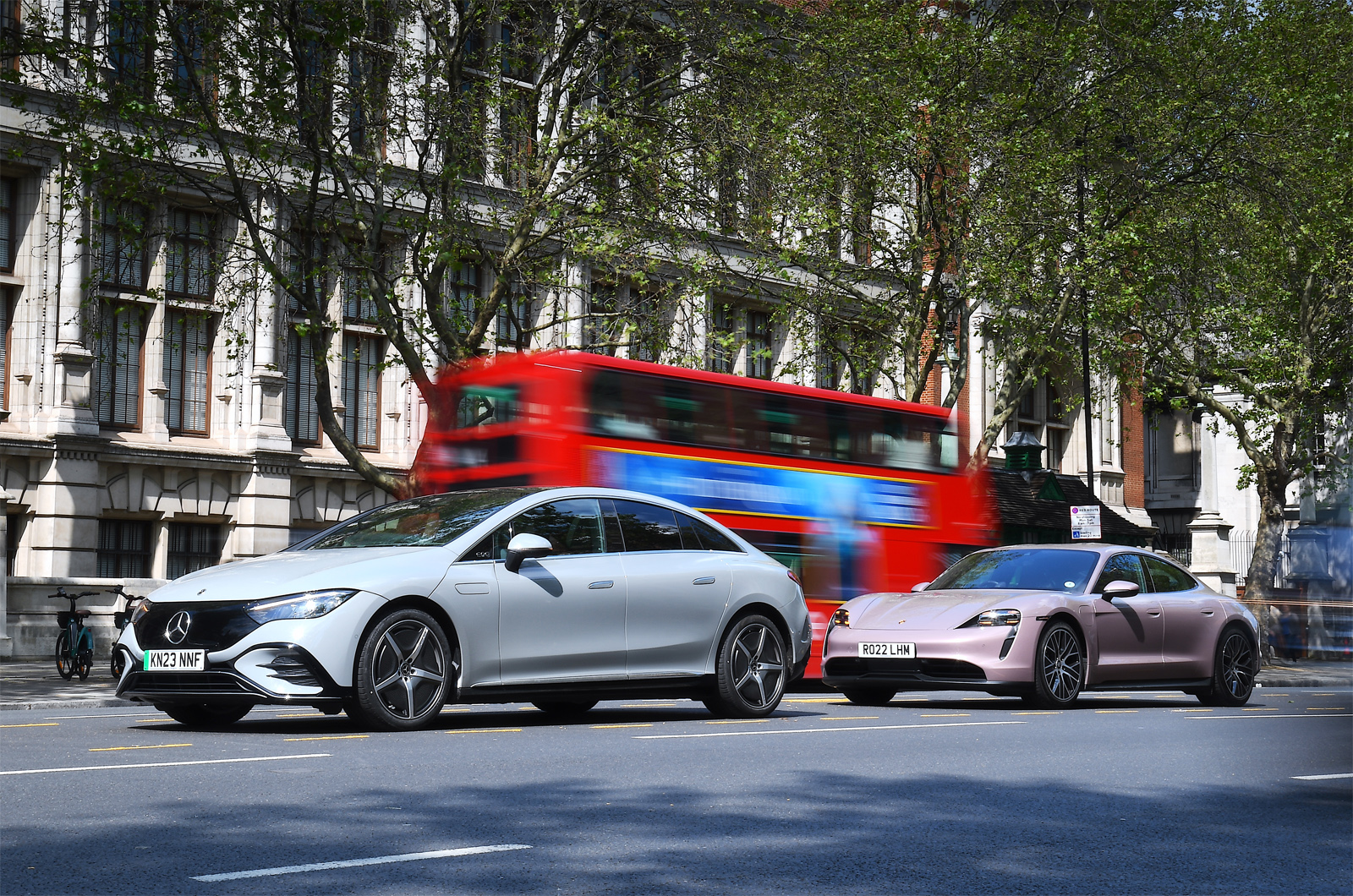 Mercedes EQE vs Porsche Taycan