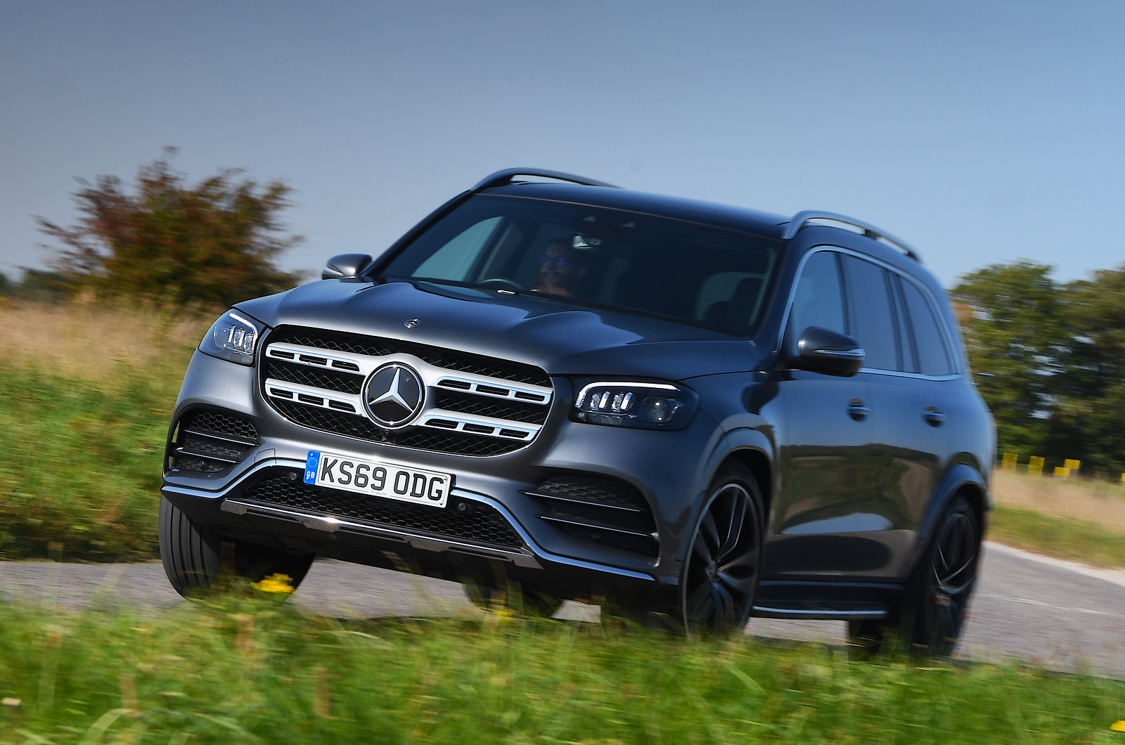 Mercedes GLS 2021 front cornering