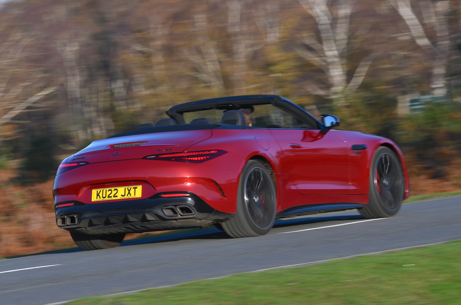 New Mercedes-AMG SL rear panning