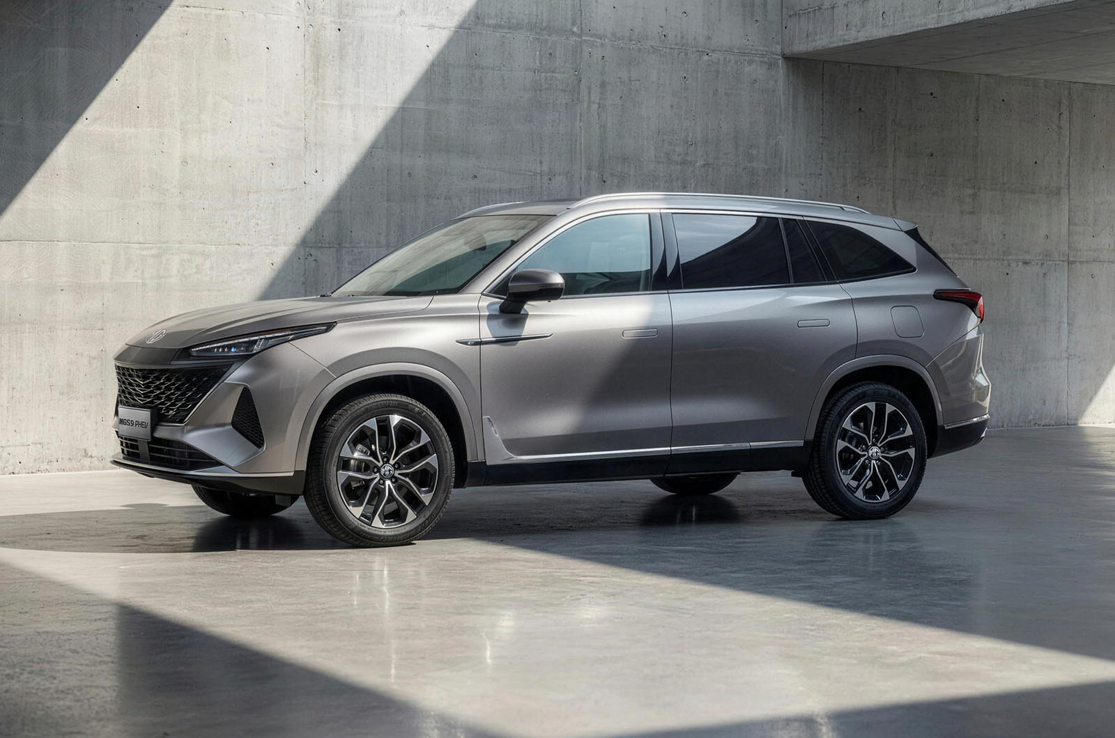 MG S9 front three quarters static