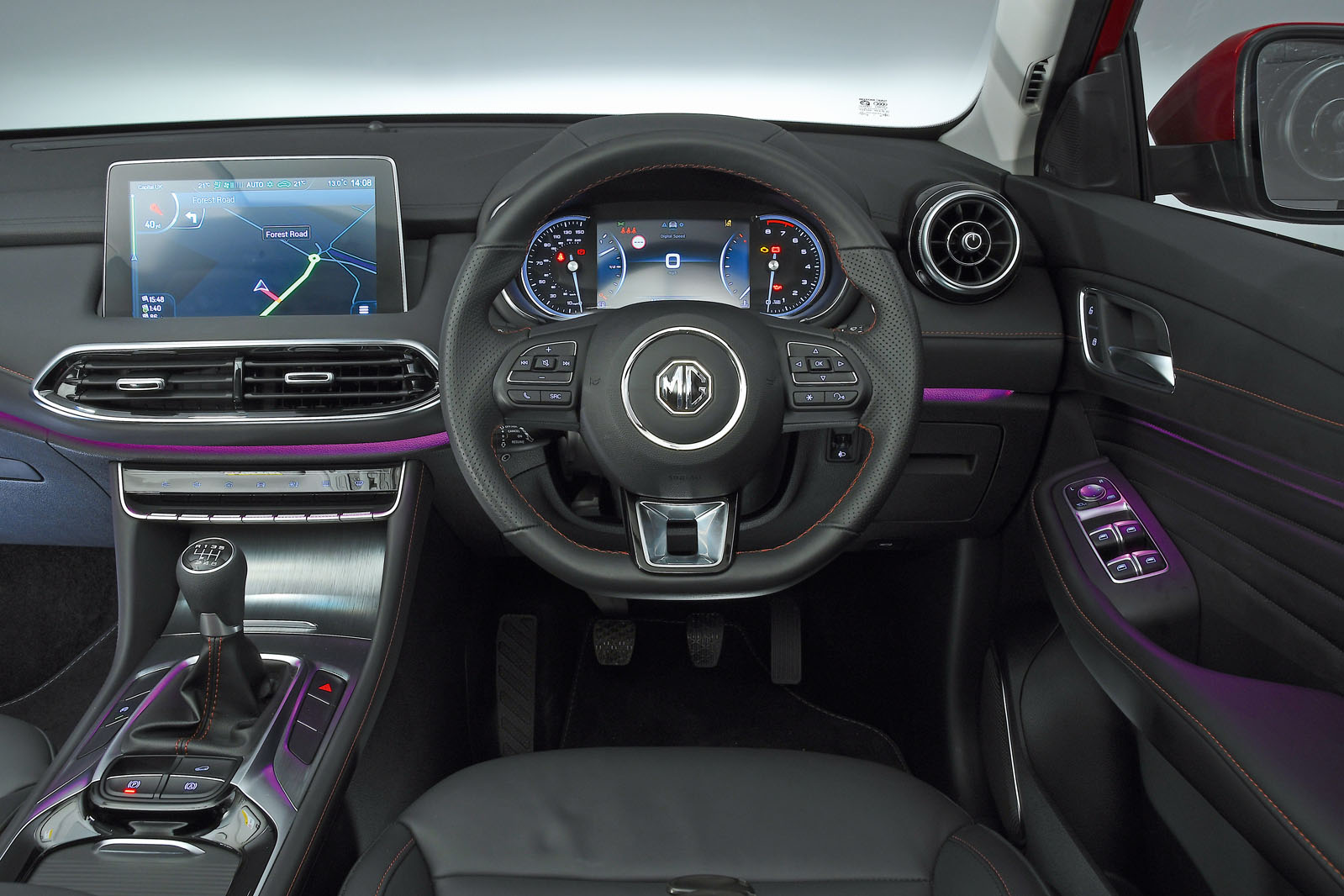 MG HS interior