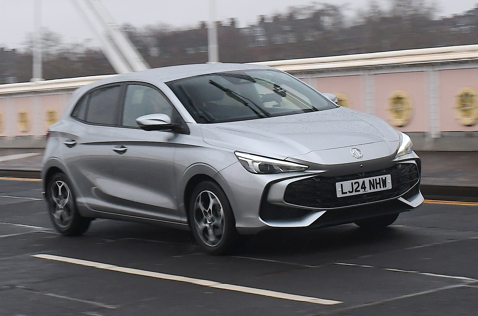 MG3 driving front right
