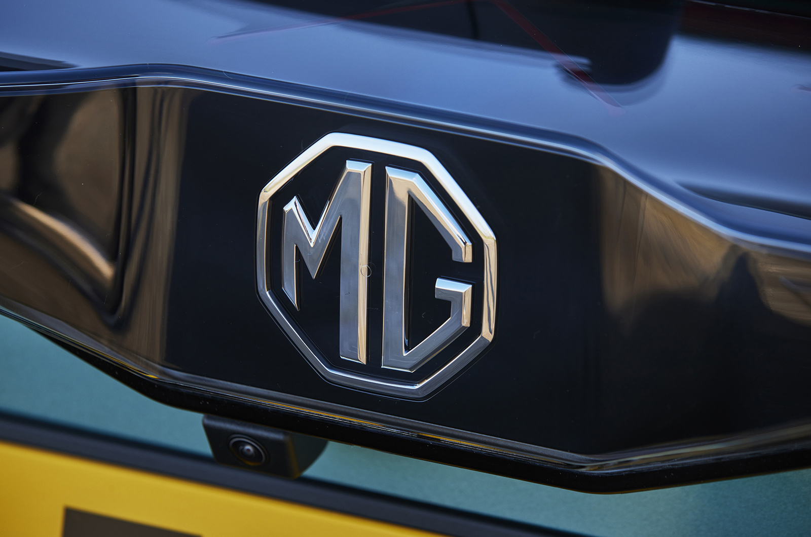 MG4 badge
