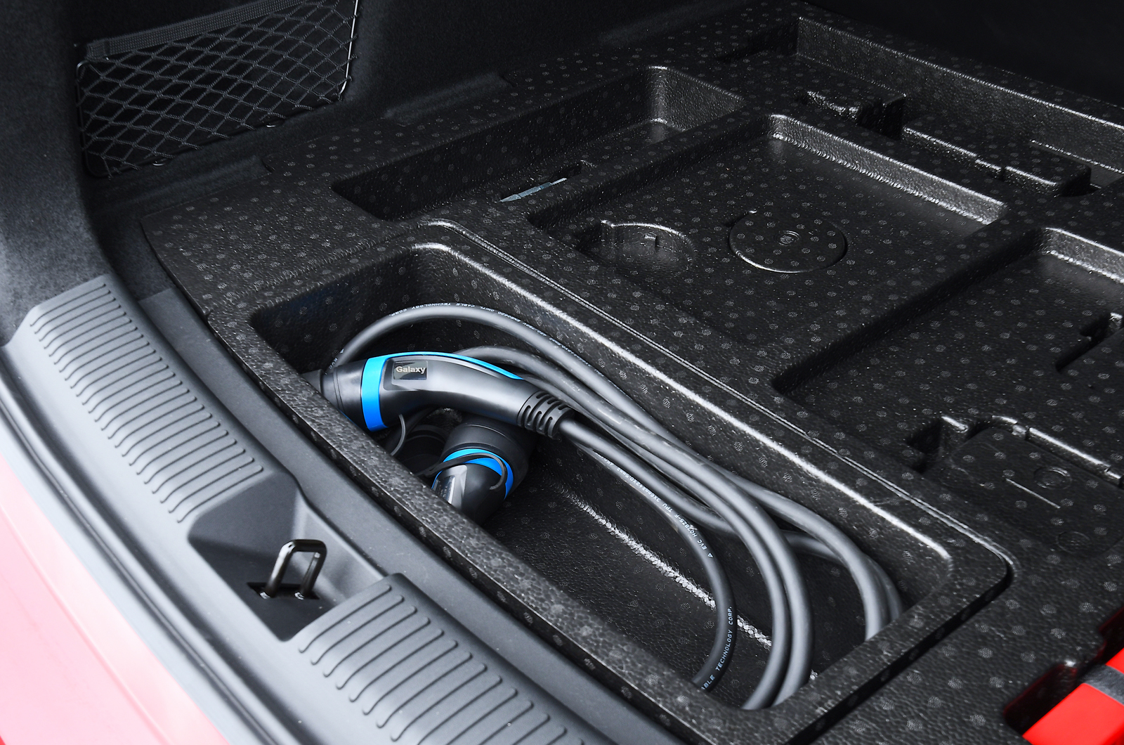 MG HS charging cable storage