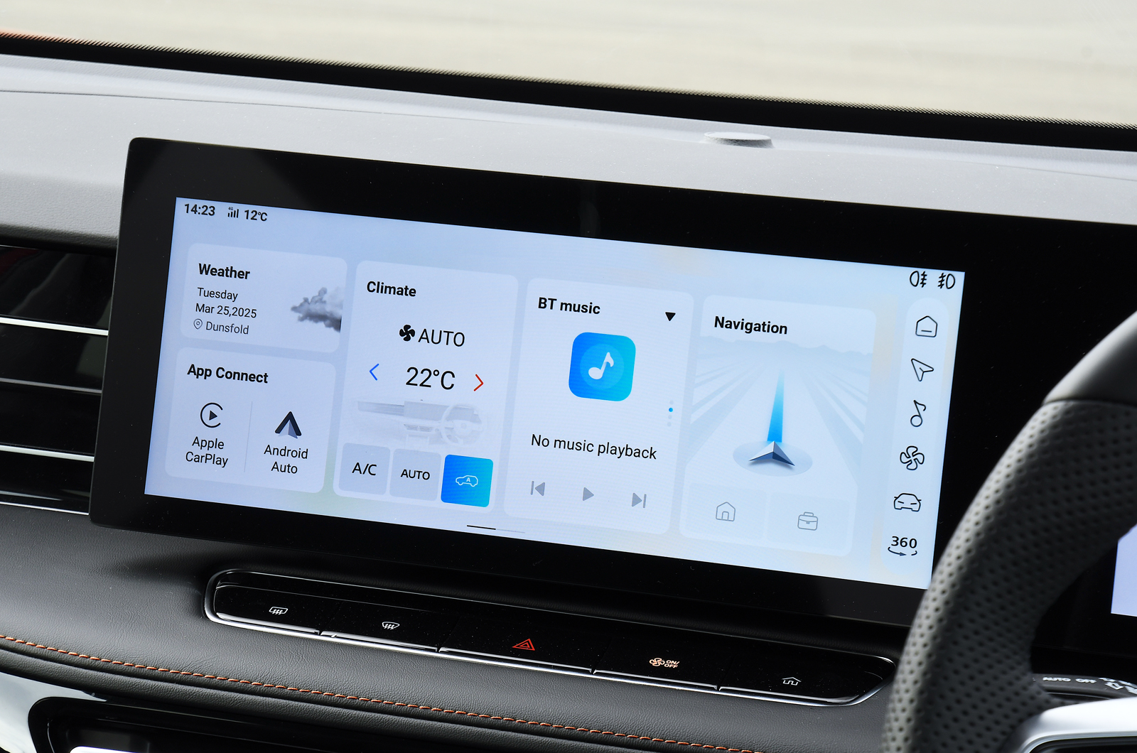 MG HS touchscreen
