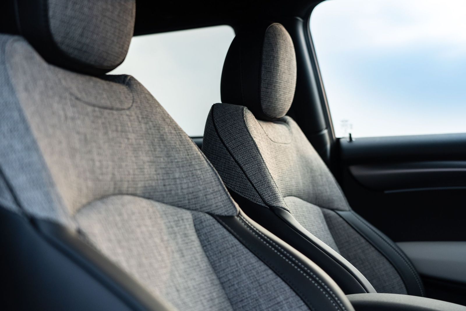 Mini Electric 2022 interior front seats