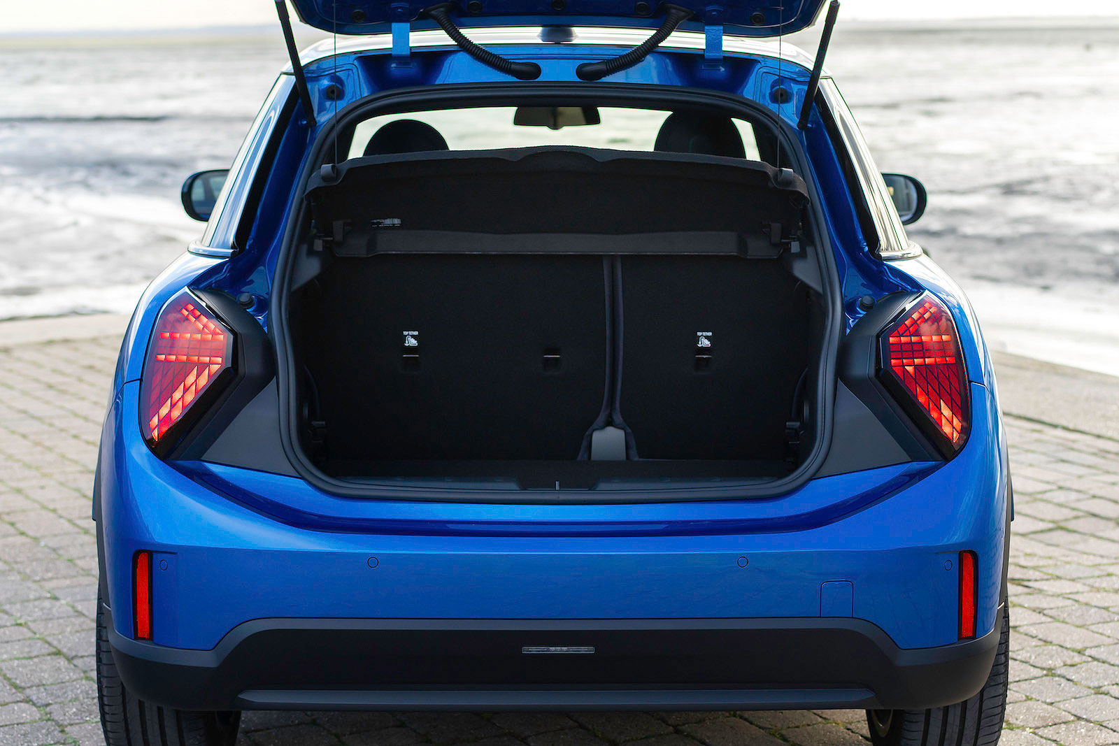 Mini Cooper 5 Door boot
