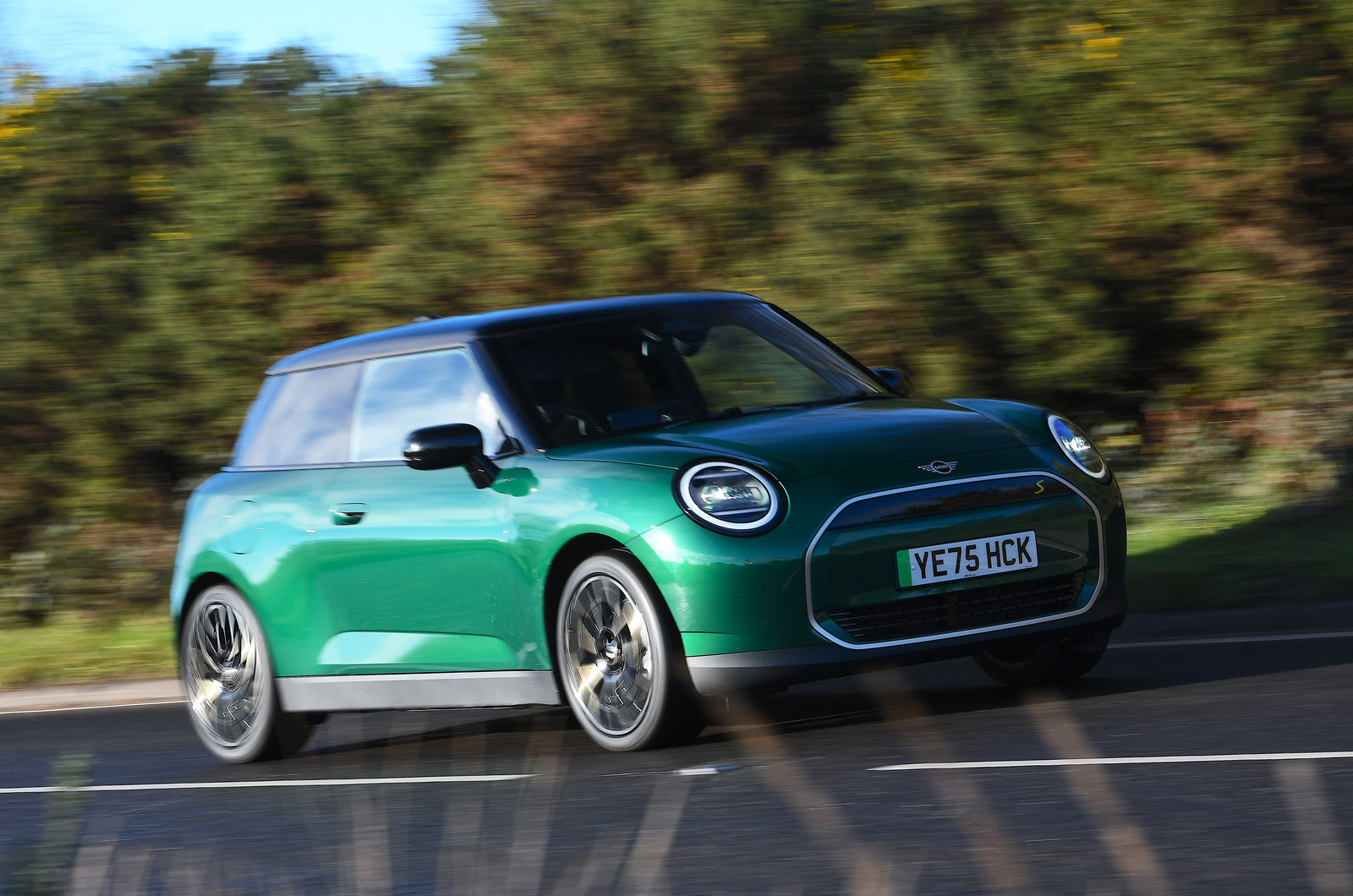Mini Cooper SE LT front driving