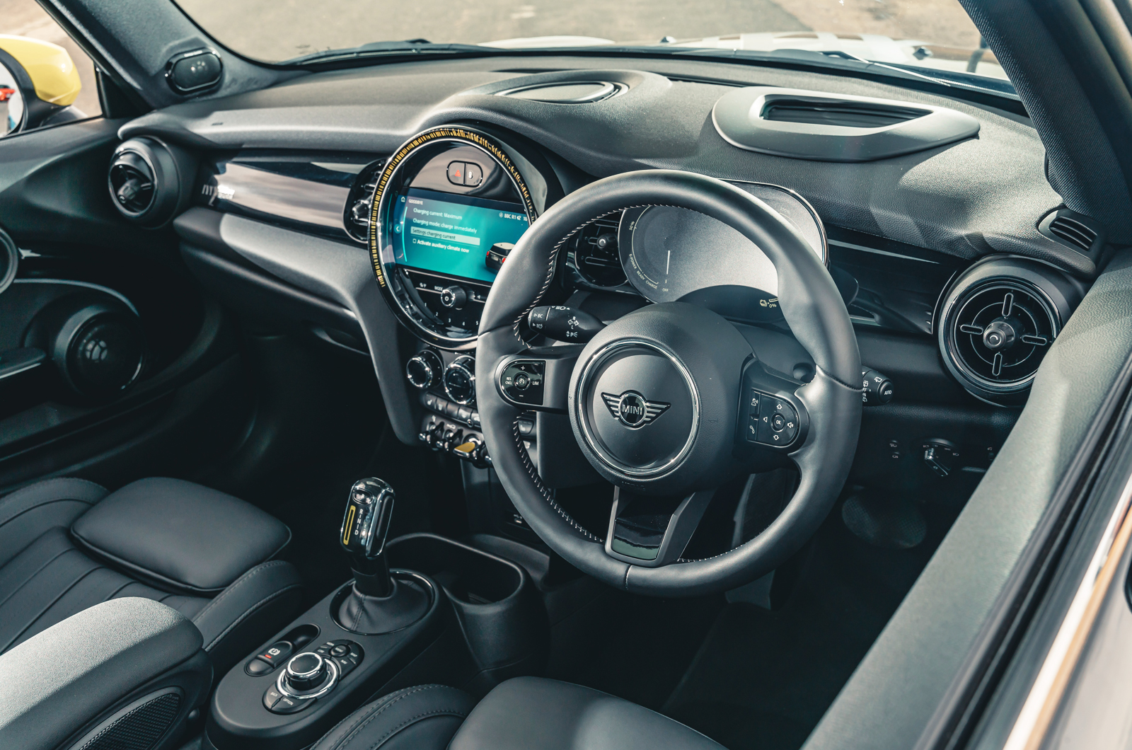 Mini Electric 2022 dashboard