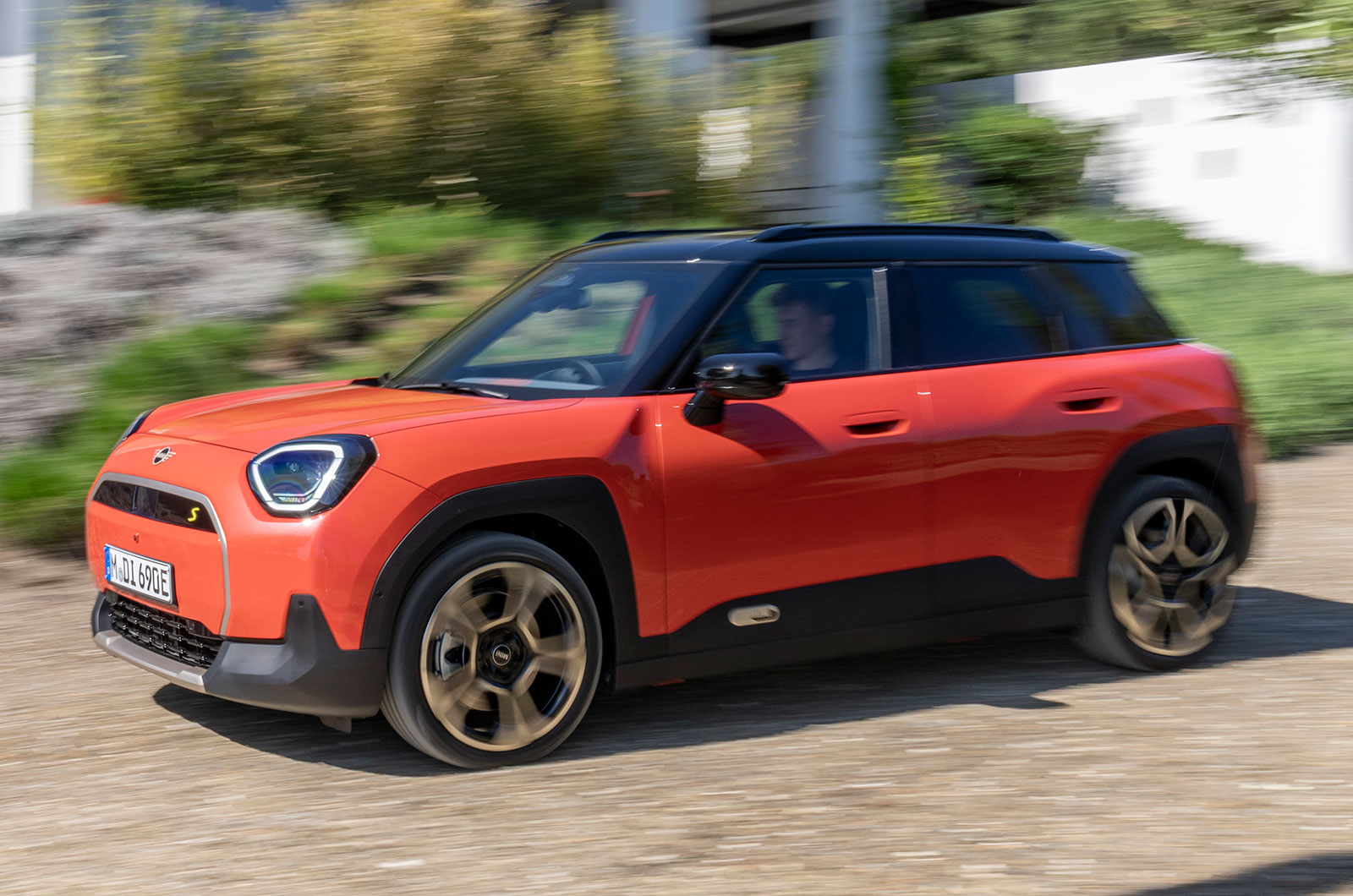 Mini Aceman driving front