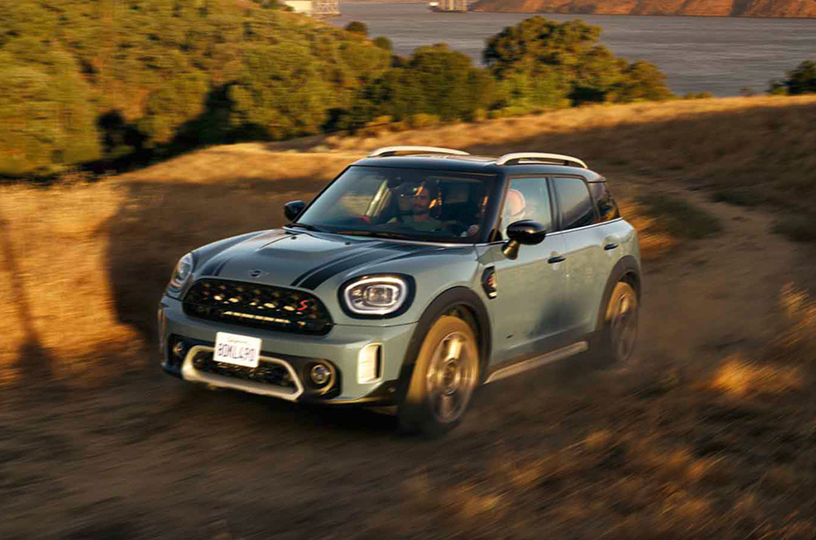 MINI Countryman front three quarters