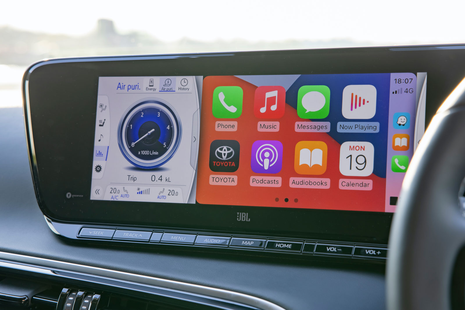 Toyota Mirai 2021 interior infotainment