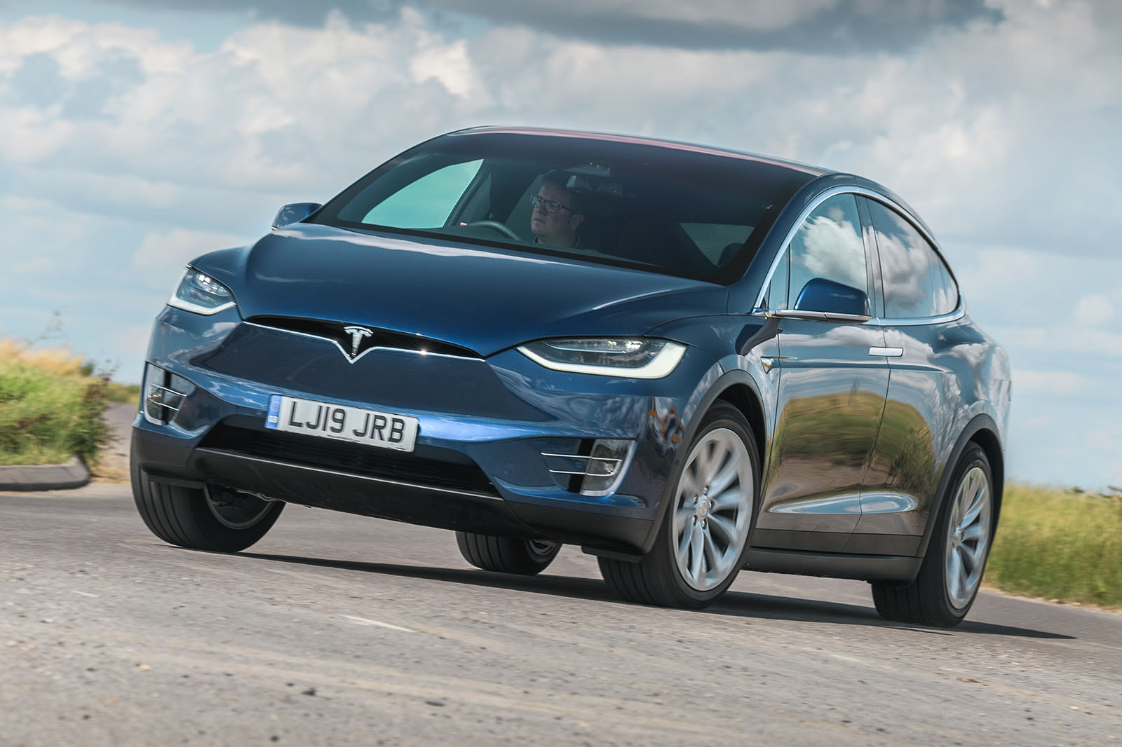 Tesla Model X 2021 RHD front tracking