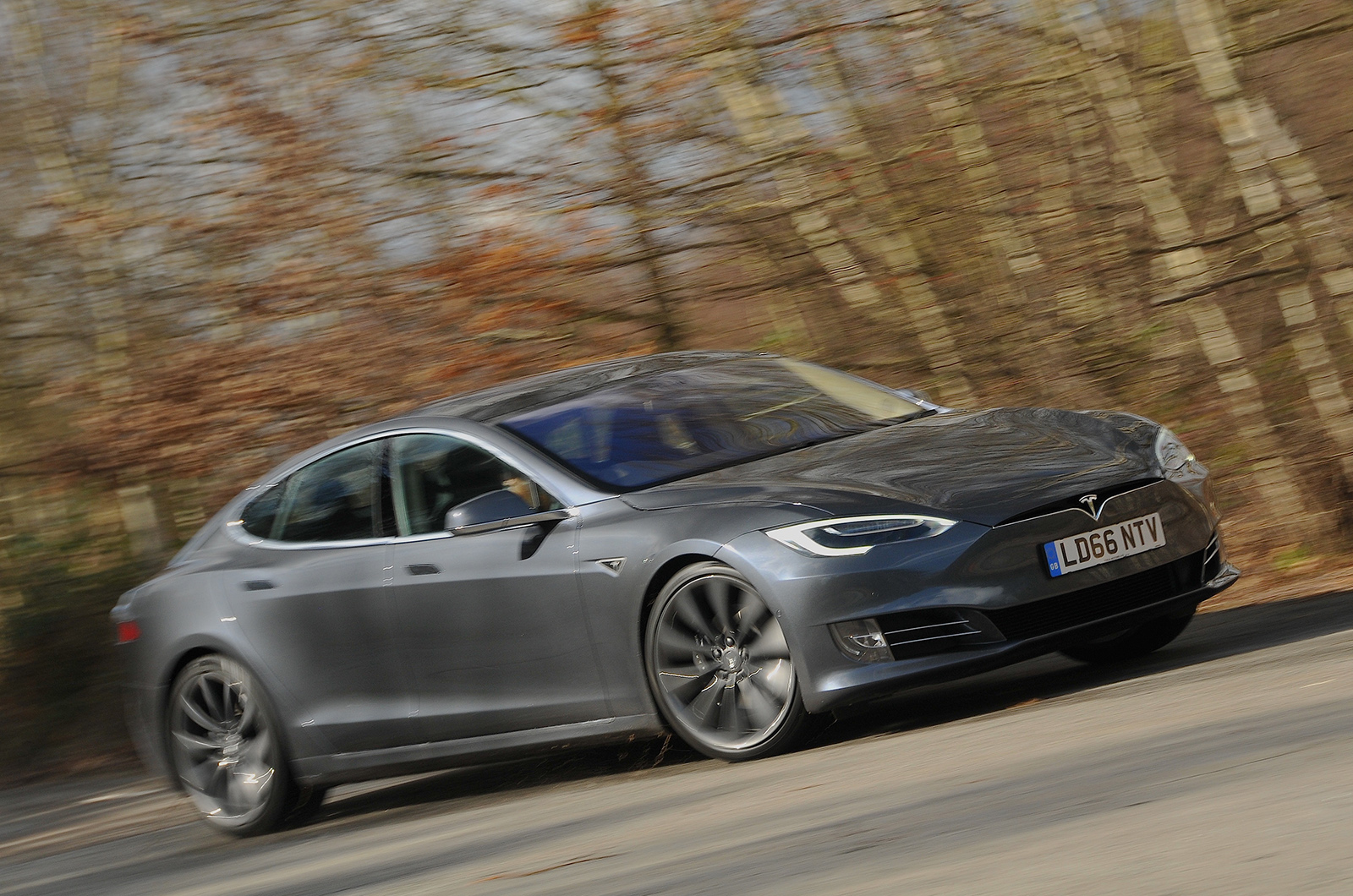 Used test: Porsche Panamera vs Tesla Model S